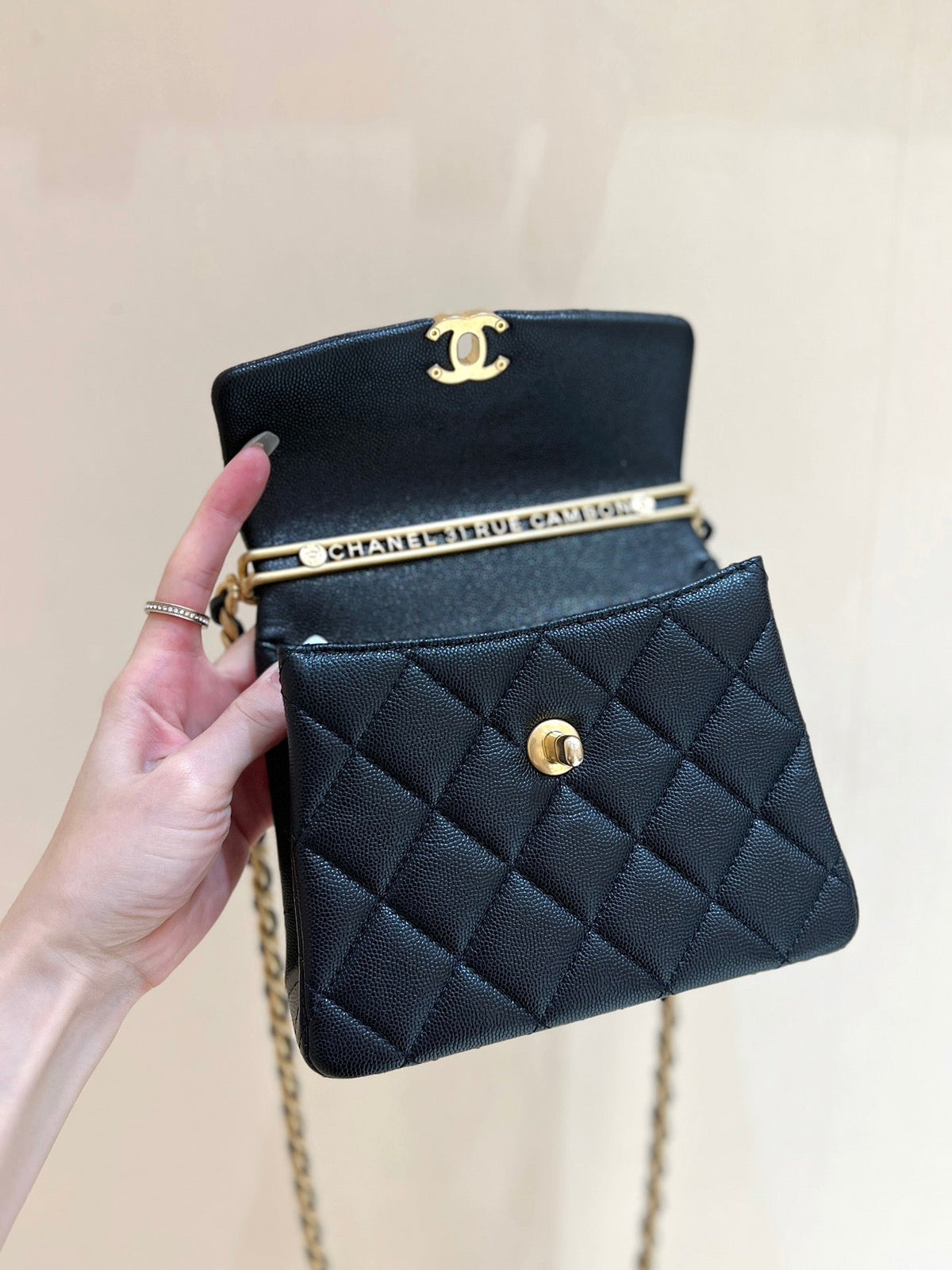 25S CHANEL TOTE CROSSBODY BAG 19 IN BLACK CALFSKIN WITH METAL HANDLE