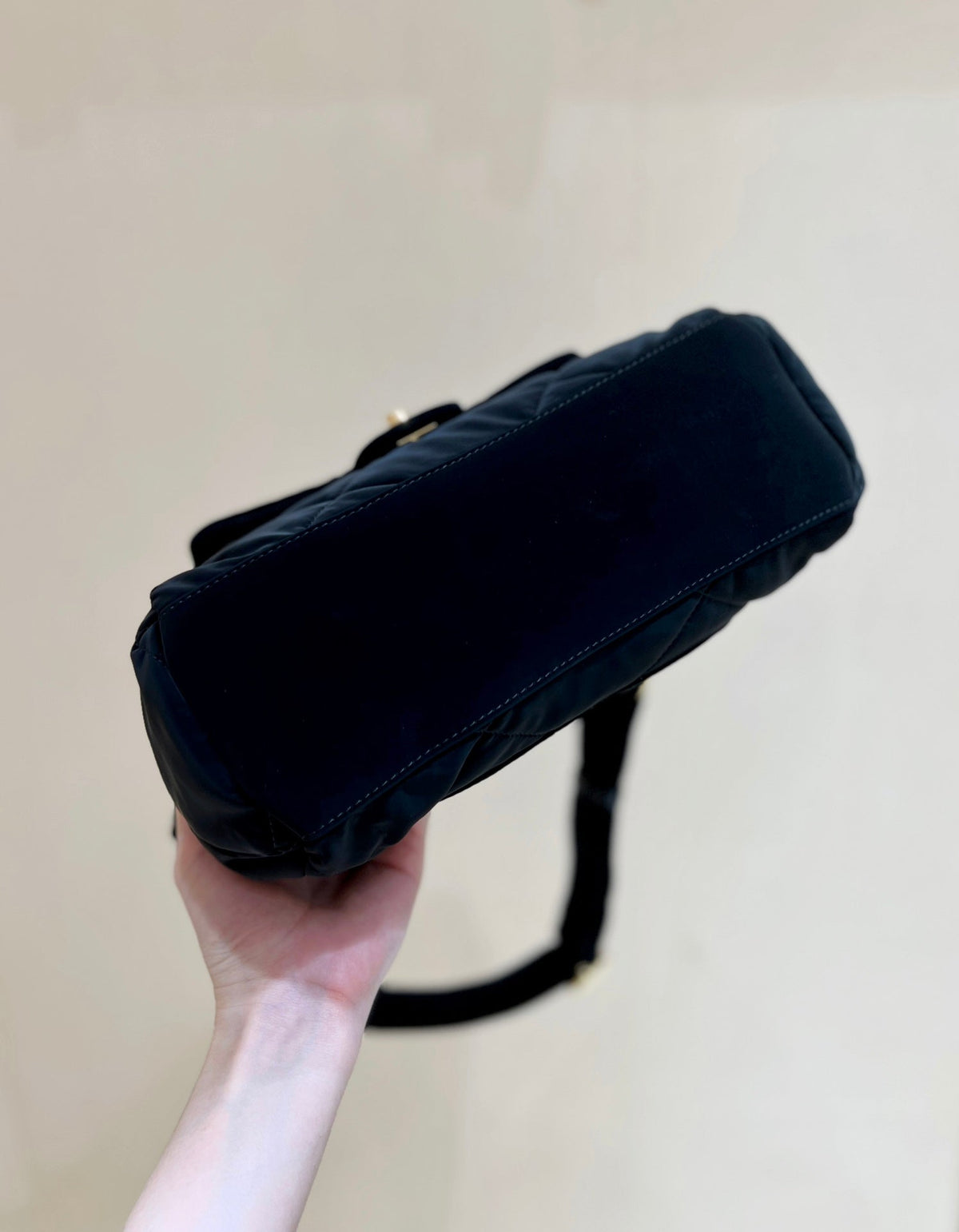 HOBO BAG 32 IN BLACK NYLON WITH GOLD METAL
