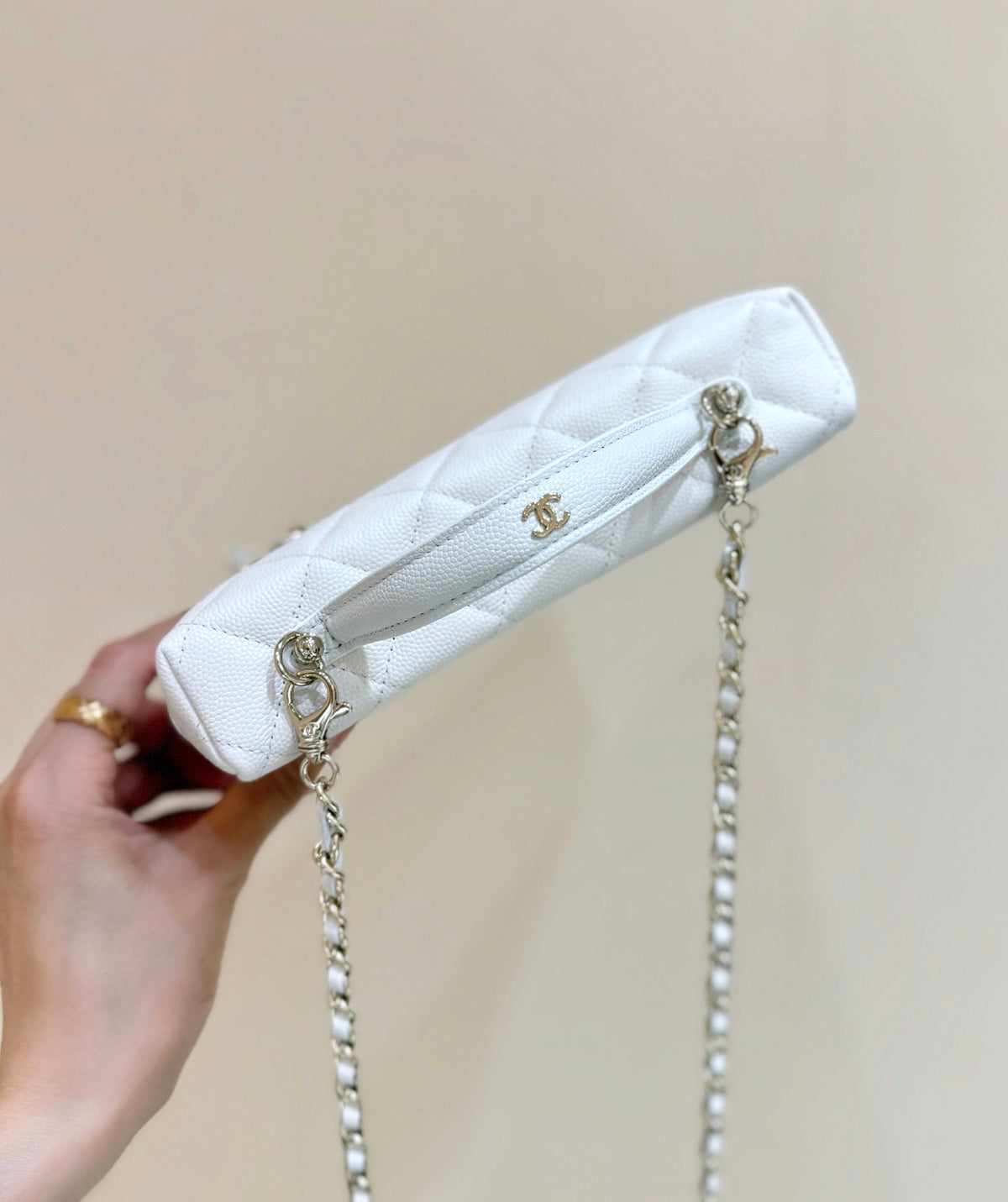 STRASS VANITY QUILTED CASE 19 IN WHITE CALFSKIN WITH GOLD METALLIC