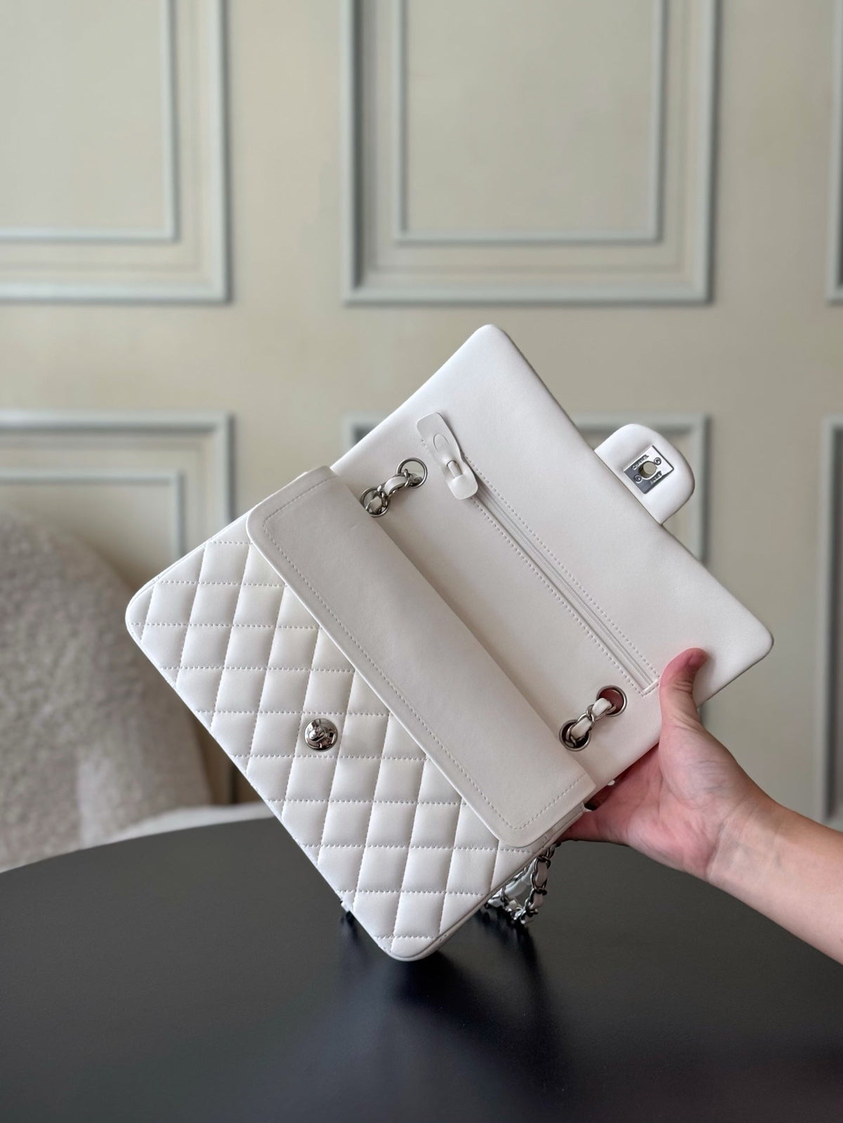 CHANEL 25S CLASSIC FLAP BAG 25 CM IN WHITE LAMBSKIN WITH SILVER HARDWARE