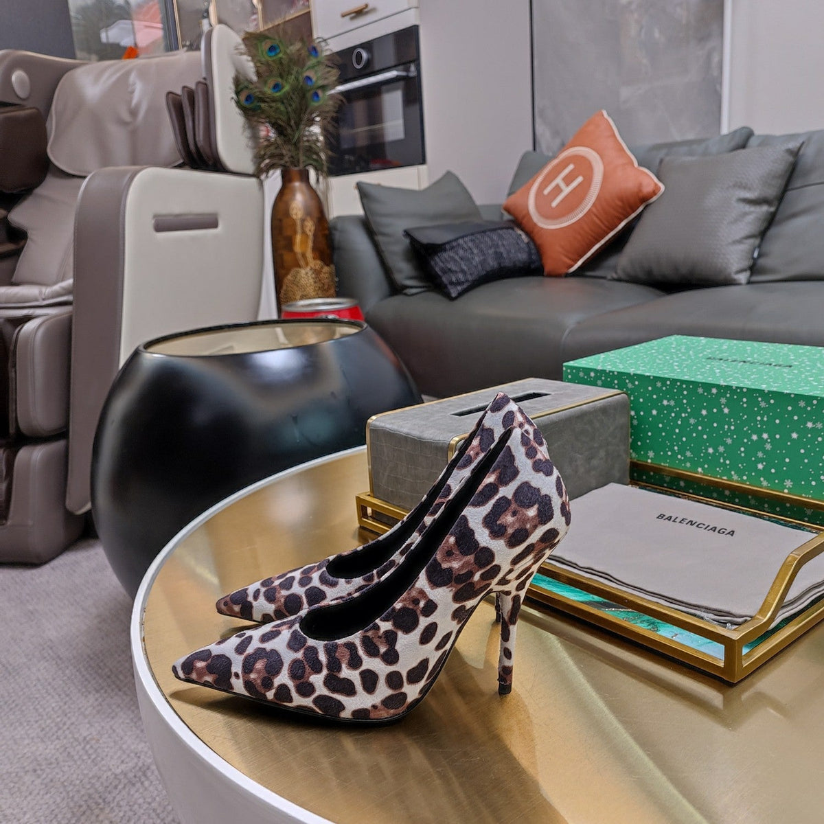 HIGH PUMPS IN LIGHT GRAY LEOPARD PRINT SUEDE