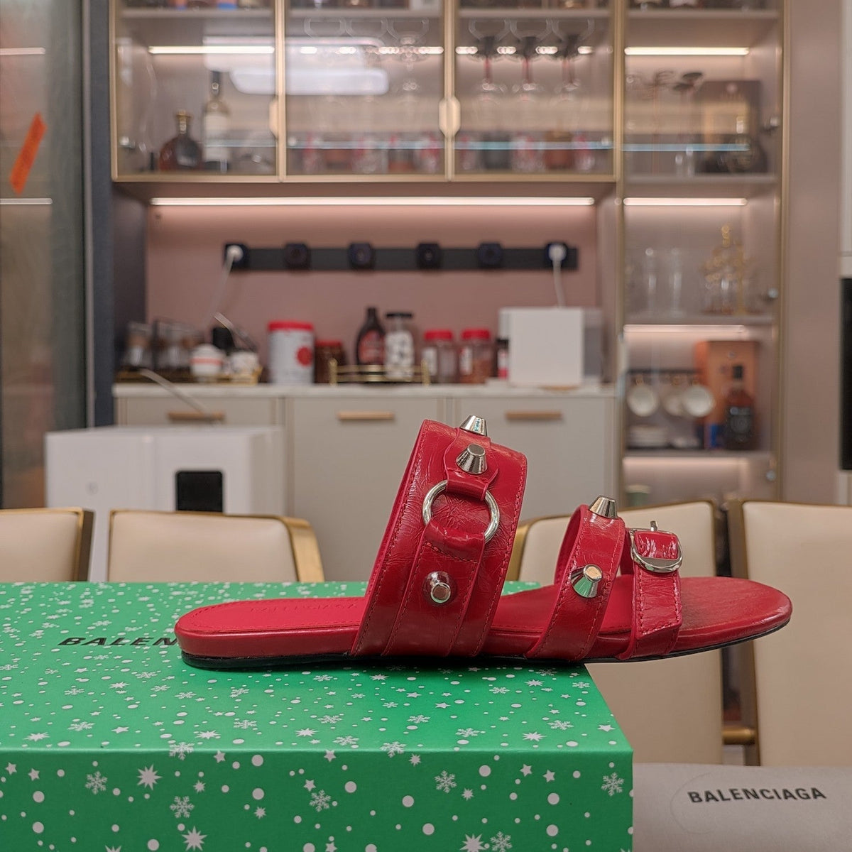 STRAPPY FLAT SANDALS IN RED STUDDED WAX-OIL SHEEPSKIN