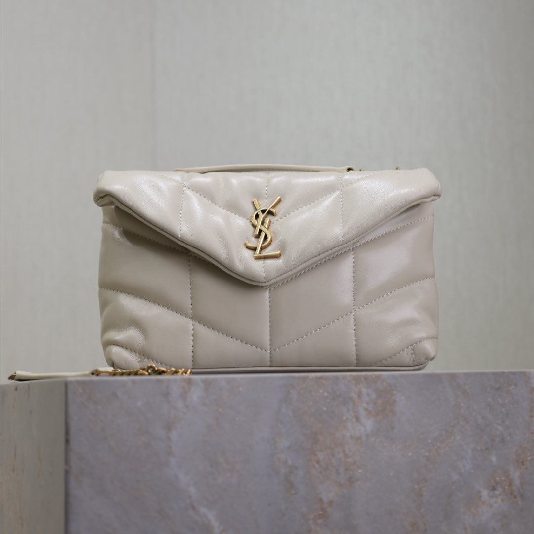 YSL 25S LOULOU PUFFER MINI 23 IN BLANC VINTAGE CALFSKIN GOLD HARDWRE