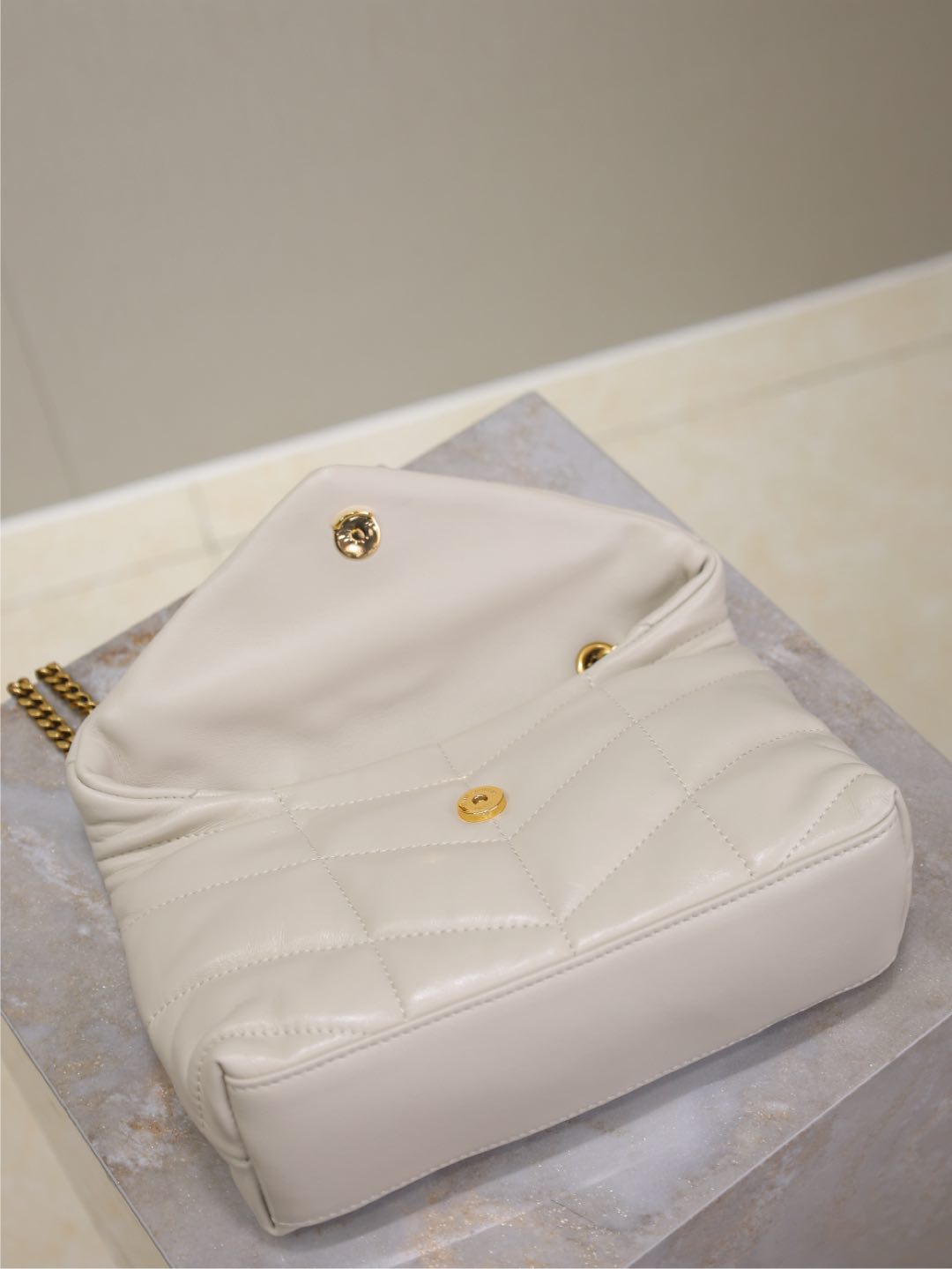 YSL 25S LOULOU PUFFER MINI 23 IN BLANC VINTAGE CALFSKIN GOLD HARDWRE