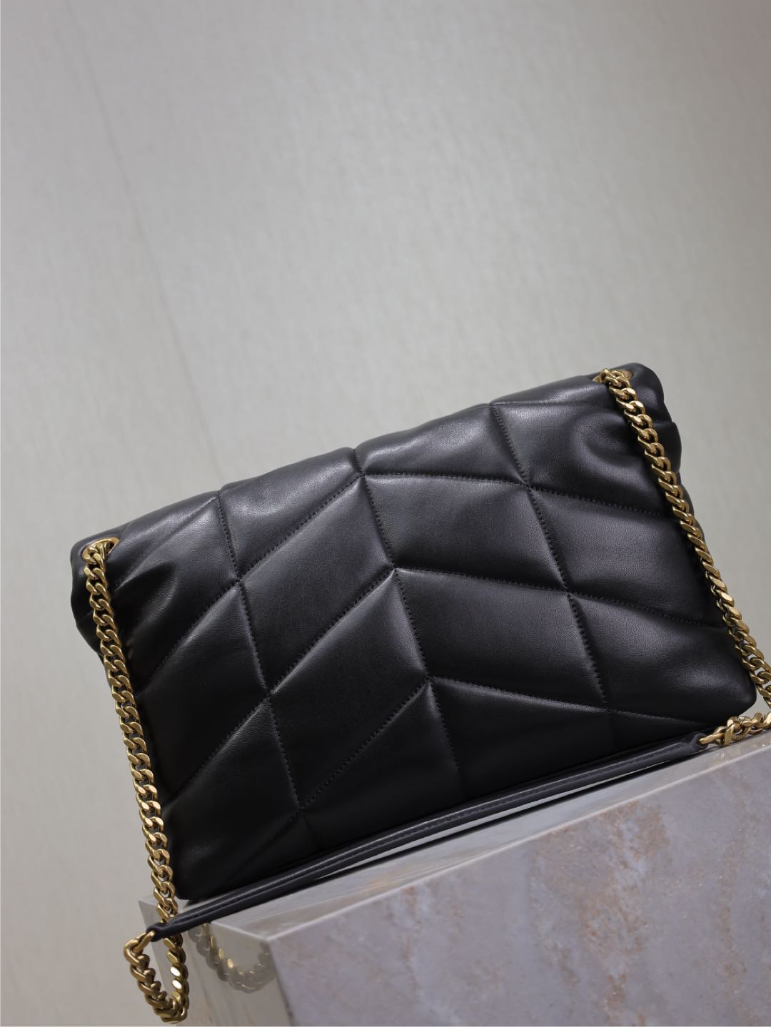YSL 25S LOULOU PUFFER GM 35 IN BLACK CALFSKIN GOLD HARDWRE