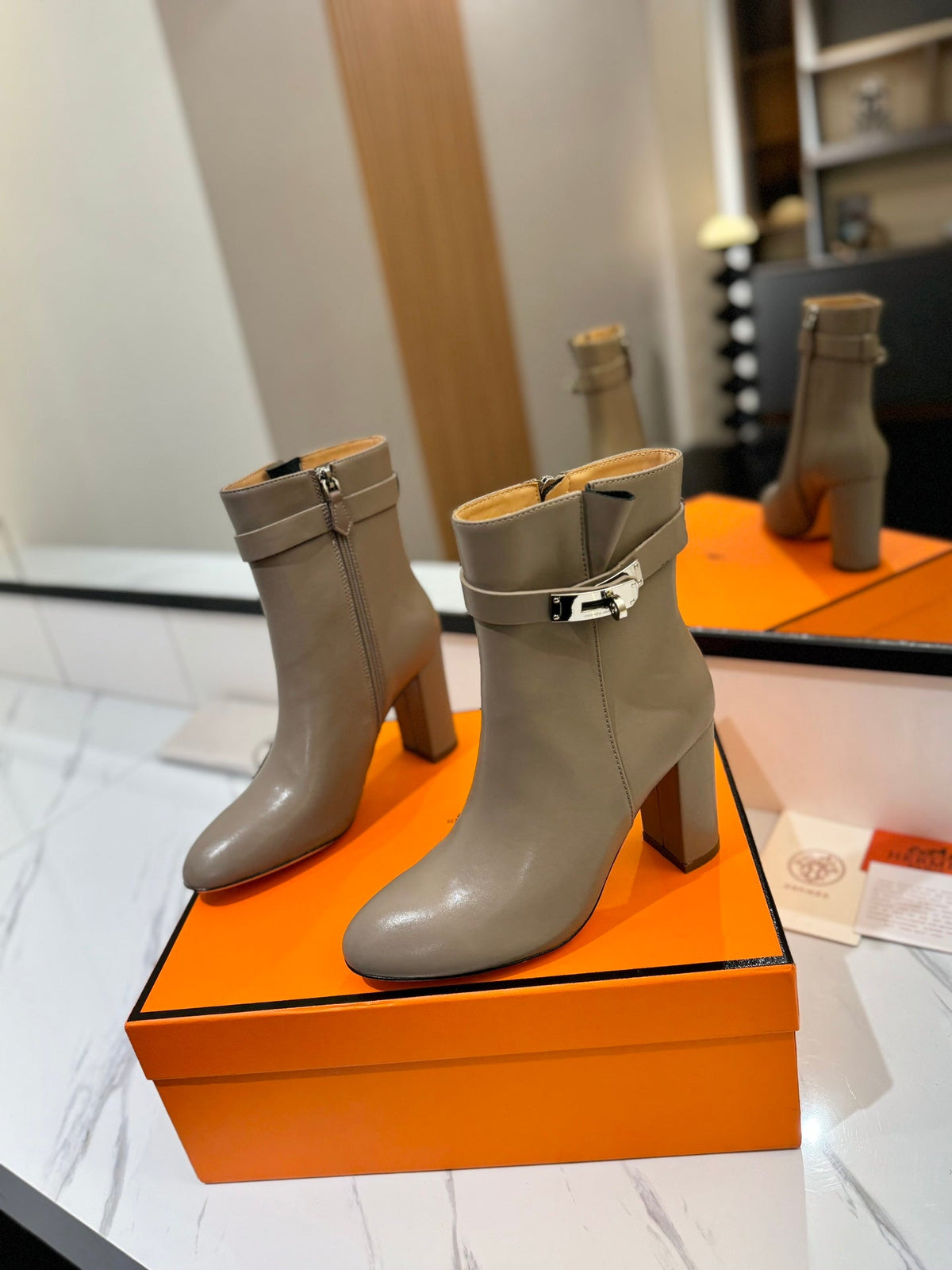HM 26S ANKLE BOOTS 85 MM IN GREYISH BEIGE CALFSKIN