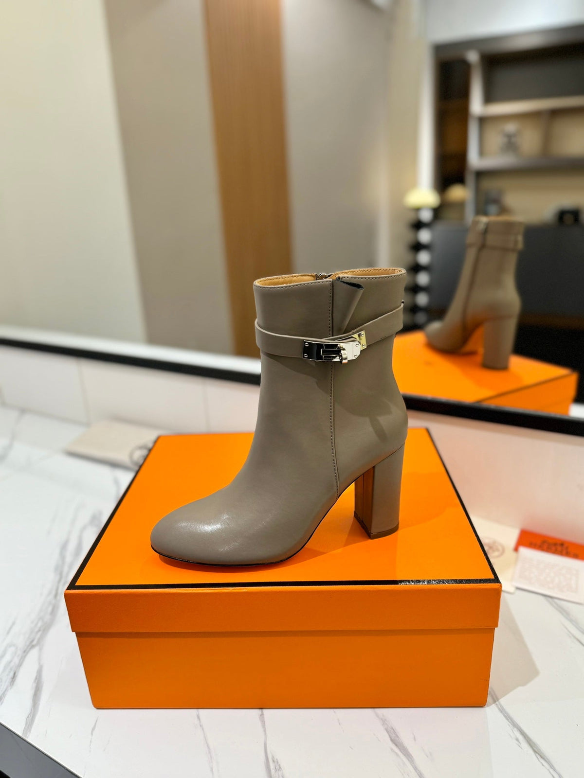 HM 26S ANKLE BOOTS 85 MM IN GREYISH BEIGE CALFSKIN