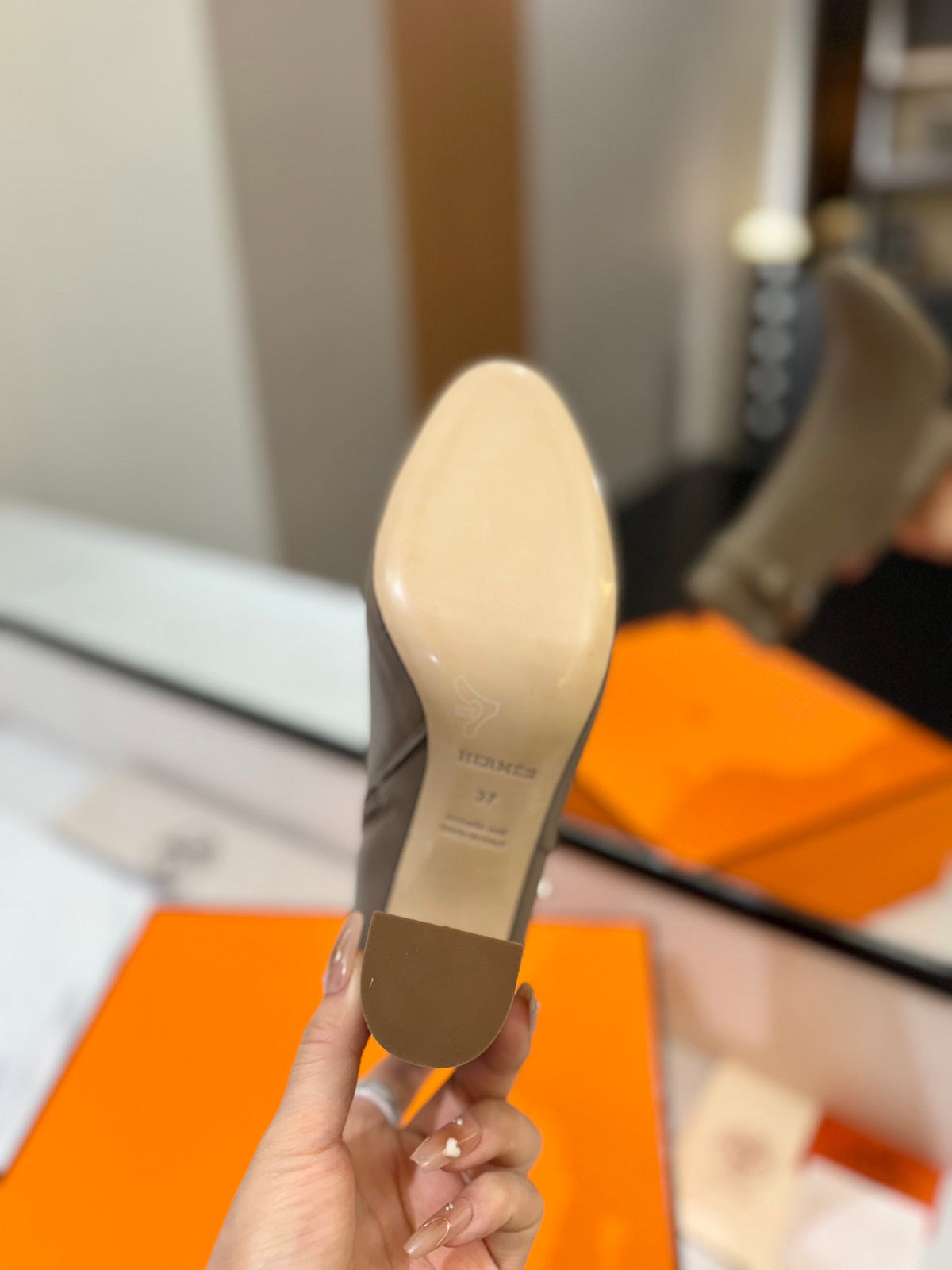 HM 26S ANKLE BOOTS 85 MM IN GREYISH BEIGE CALFSKIN