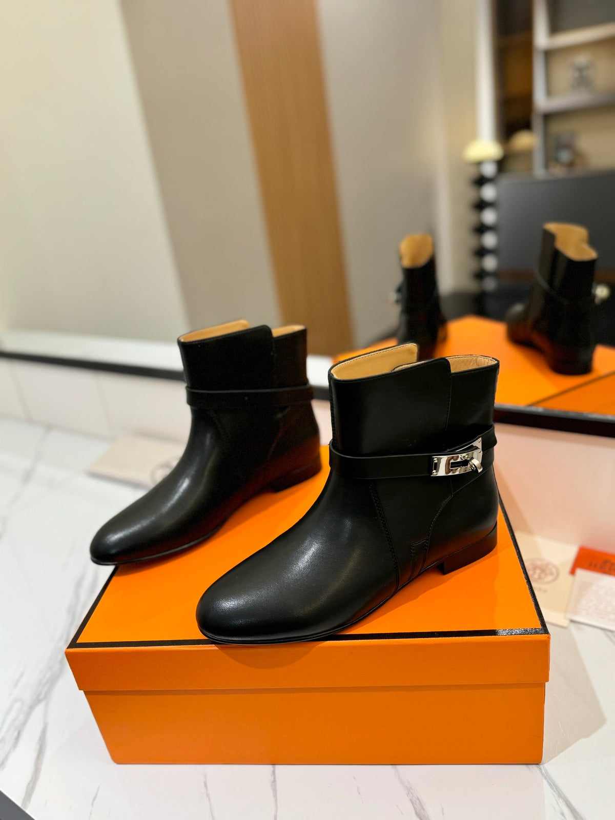 HM 26S NEO ANKLE BOOTS IN BLACK CALFSKIN