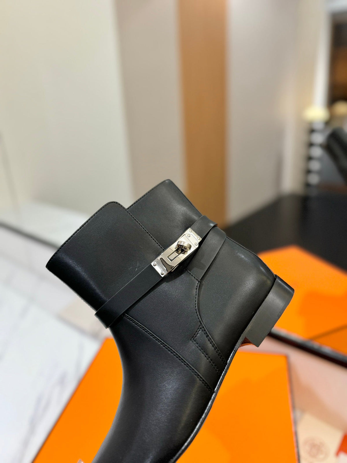 HM 26S NEO ANKLE BOOTS IN BLACK CALFSKIN