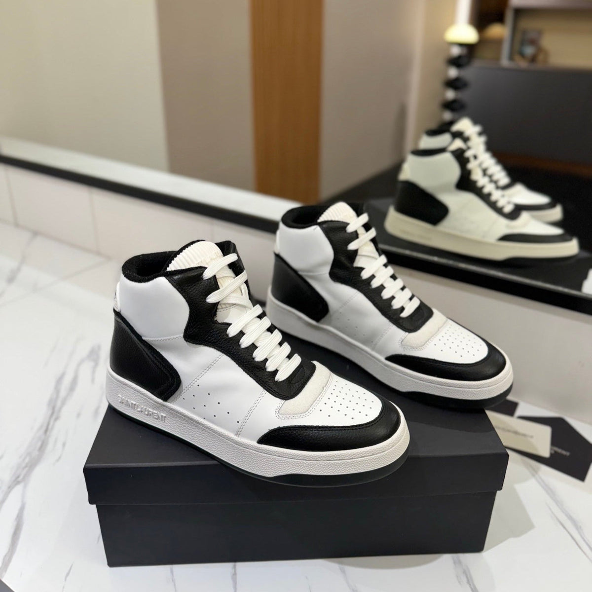MID-TOP SNEAKERS IN WHITE MIX BLACK PERFORATED LAMBSKIN