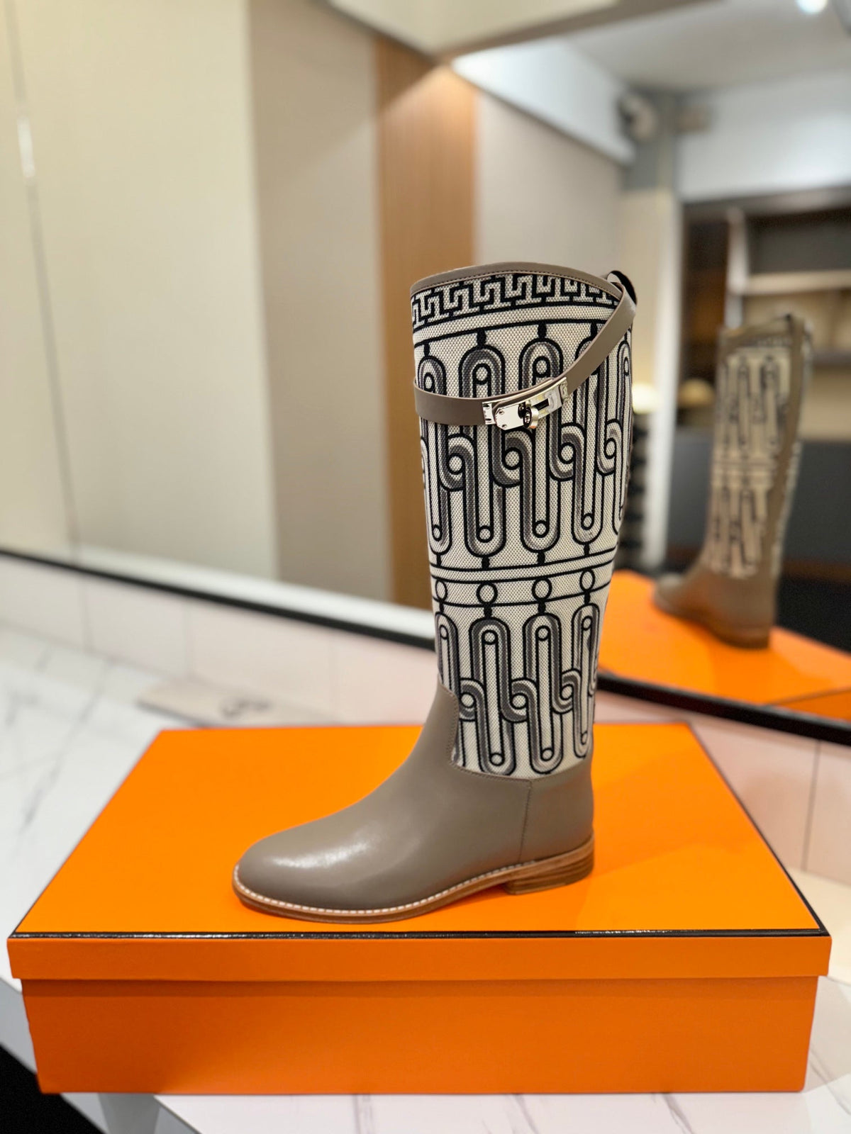 JUMPING BOOT 2 CM IN PASTEL GRAY CALFSKIN AND BLACK MIX WHITE FABRIC