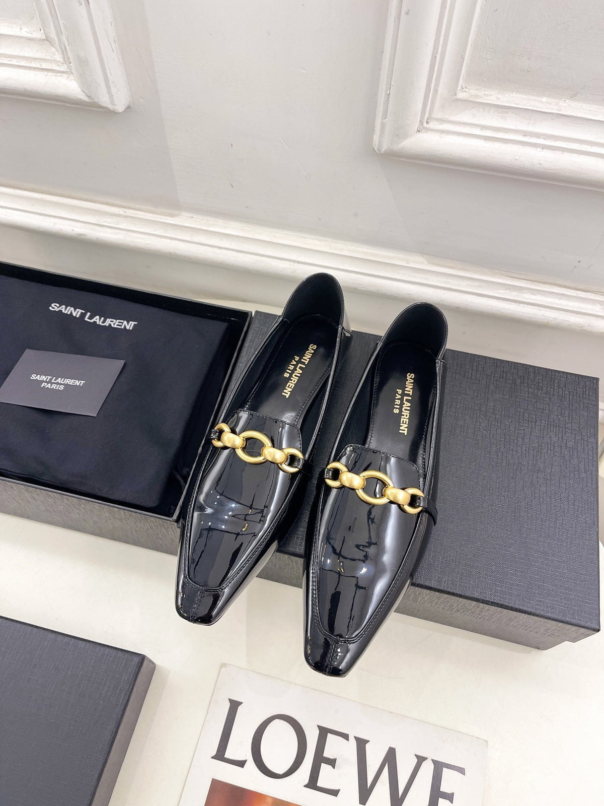 FLAT LOAFERS WITH GOLD CHAIN IN BLACK GLOSSY CALFSKIN