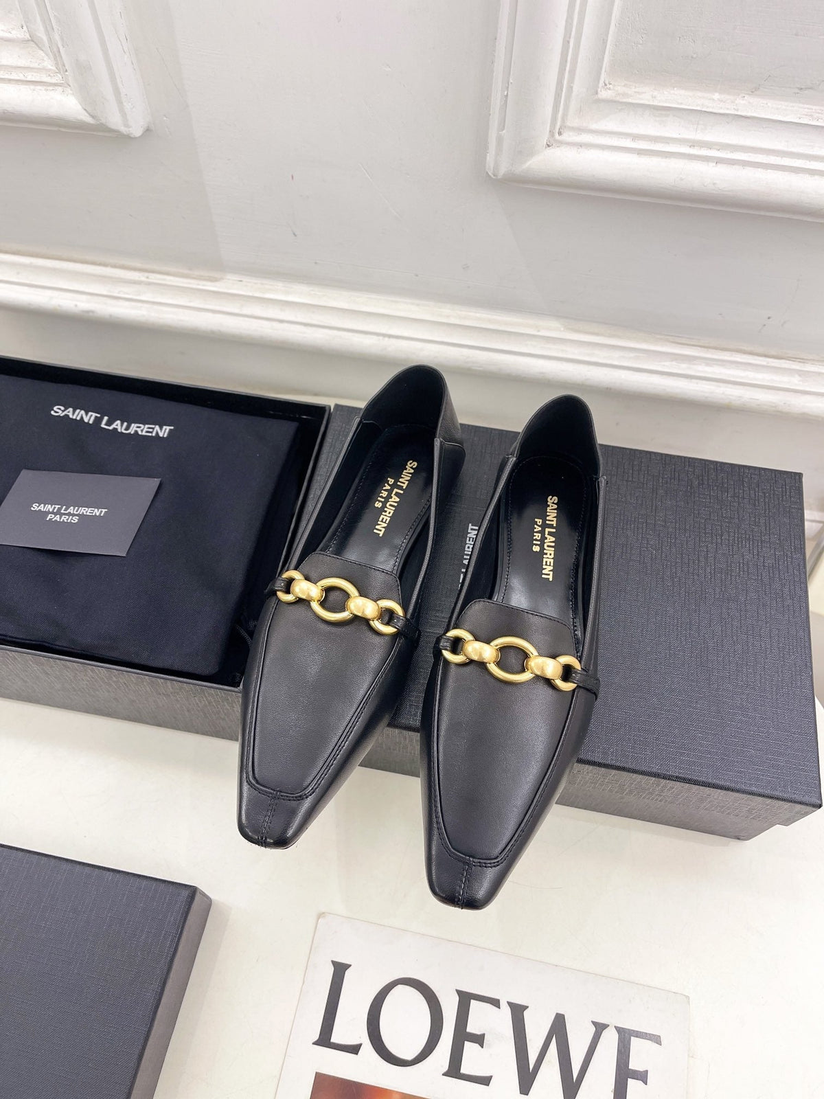 FLAT LOAFERS WITH GOLD CHAIN IN BLACK SMOOTH CALFSKIN