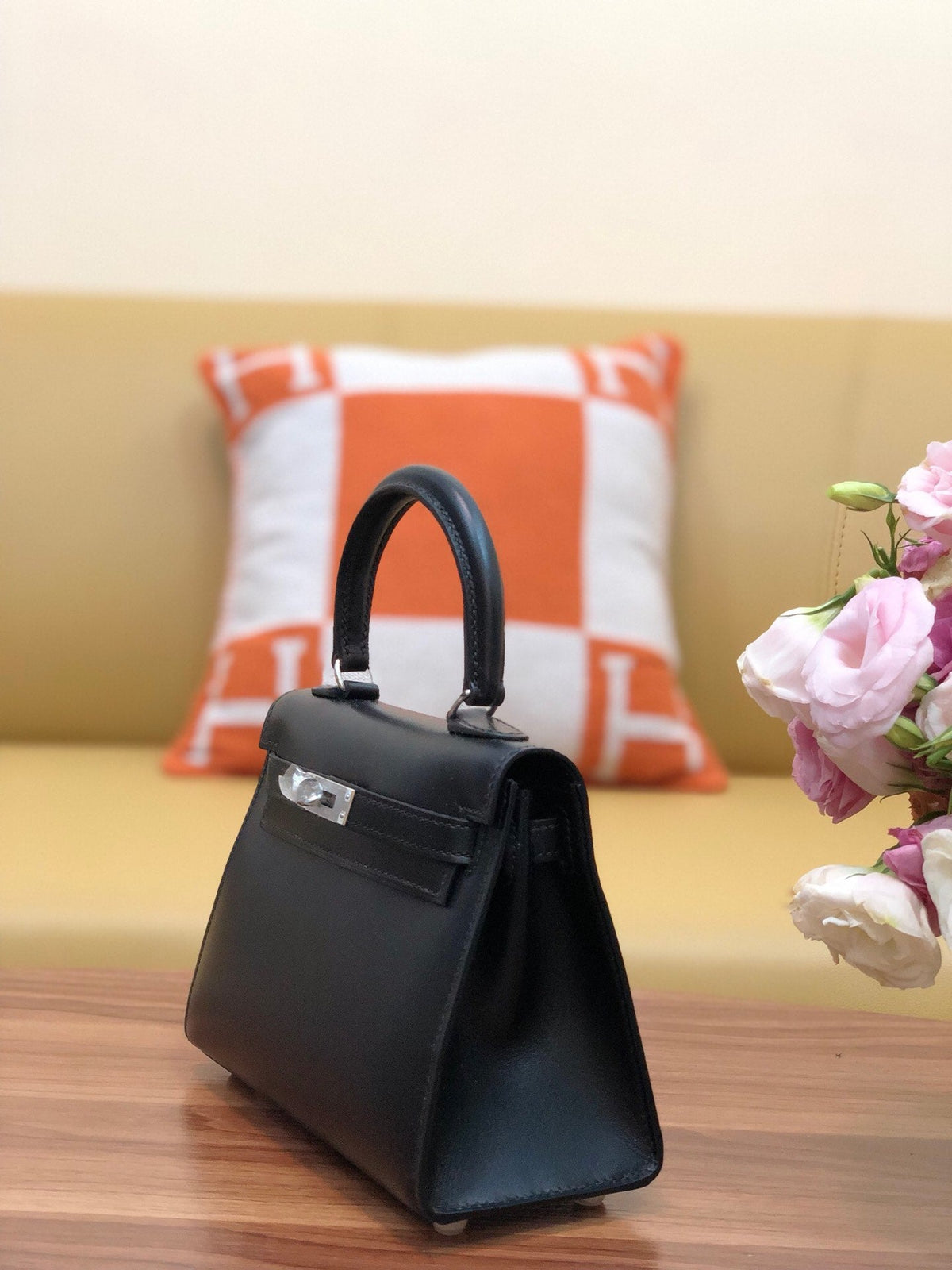 KELLY MINI 20 BAG IN BLACK SMOOTH CALFSKIN WITH SILVER HARDWARE