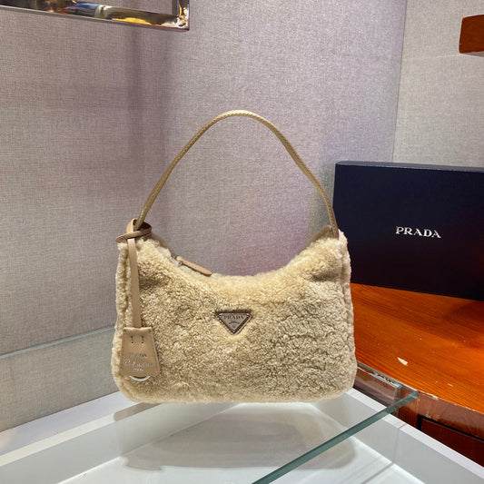 HOBO BAG 23 IN BEIGE SHEARLING