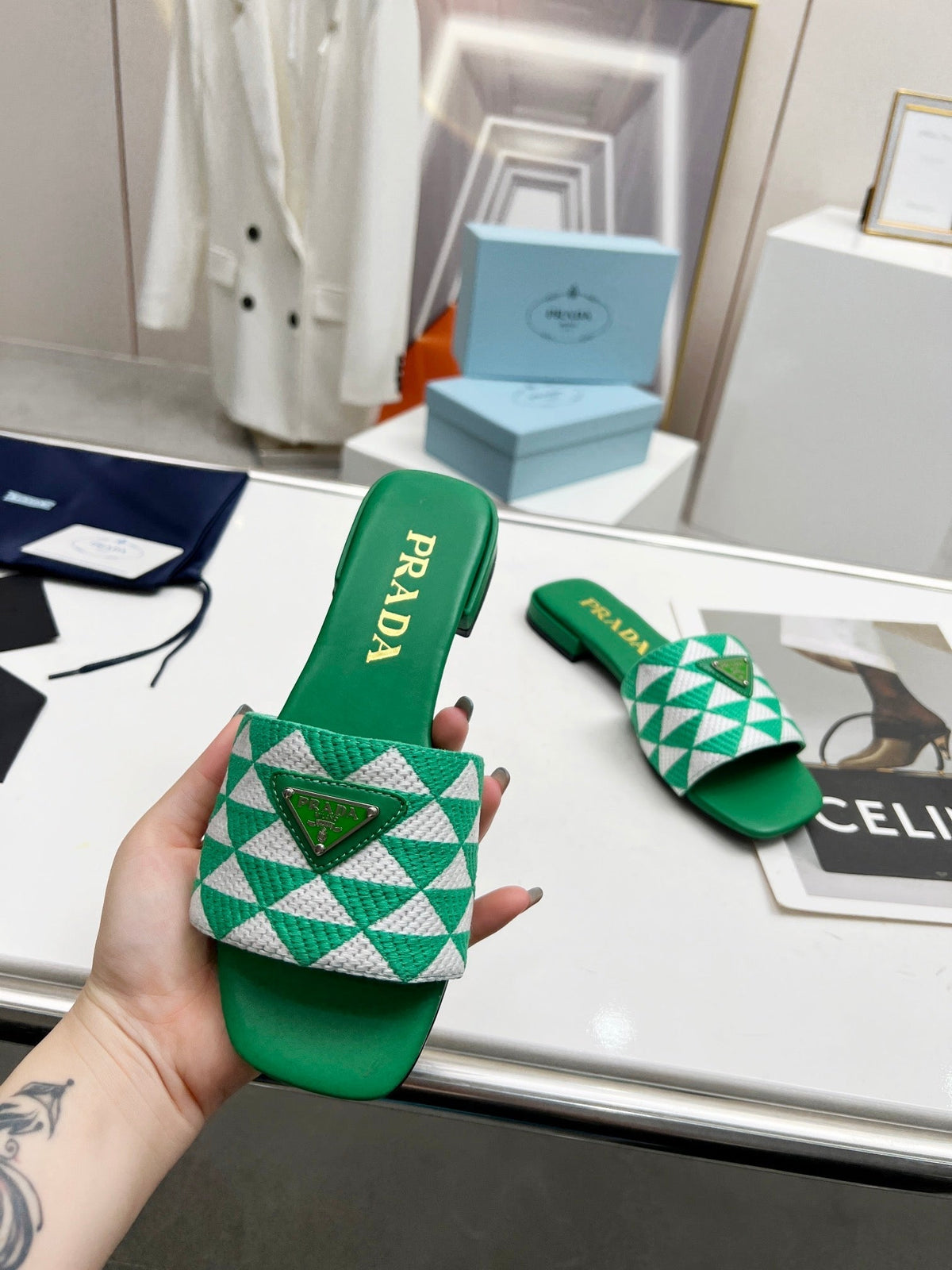 PRA EMBROIDERED SLIDES FLAT GREEN FABRIC
