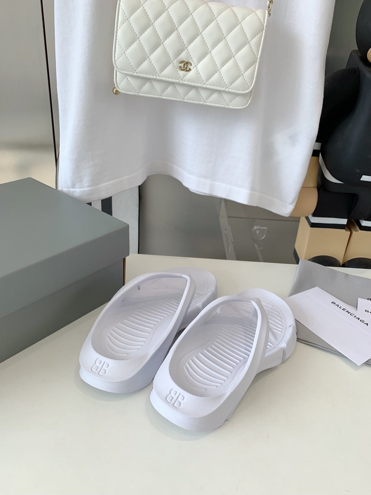 THONG SANDALS IN WHITE RUBBER