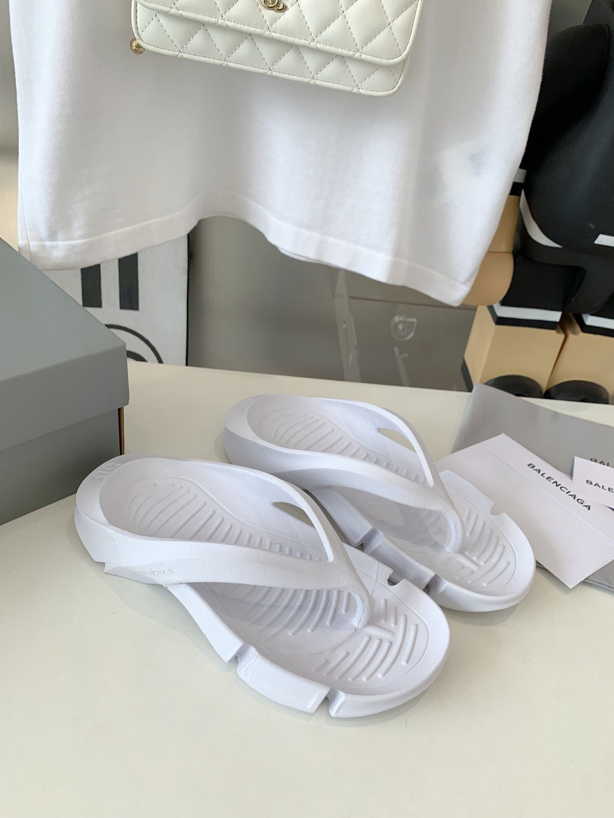 THONG SANDALS IN WHITE RUBBER