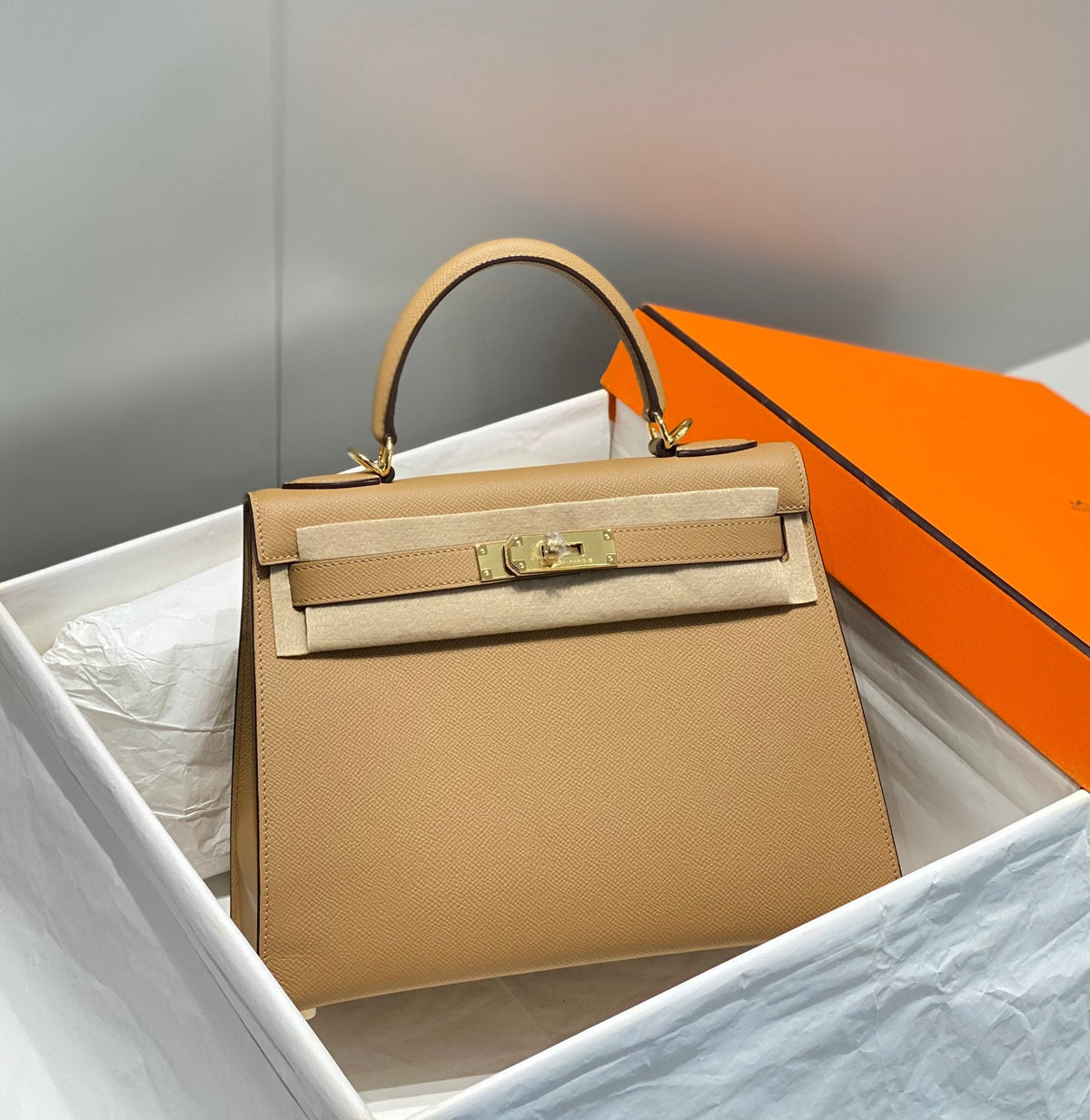 KELLY 28CM IN CHAI EPSOM CALFSKIN GOLD HARDWARE
