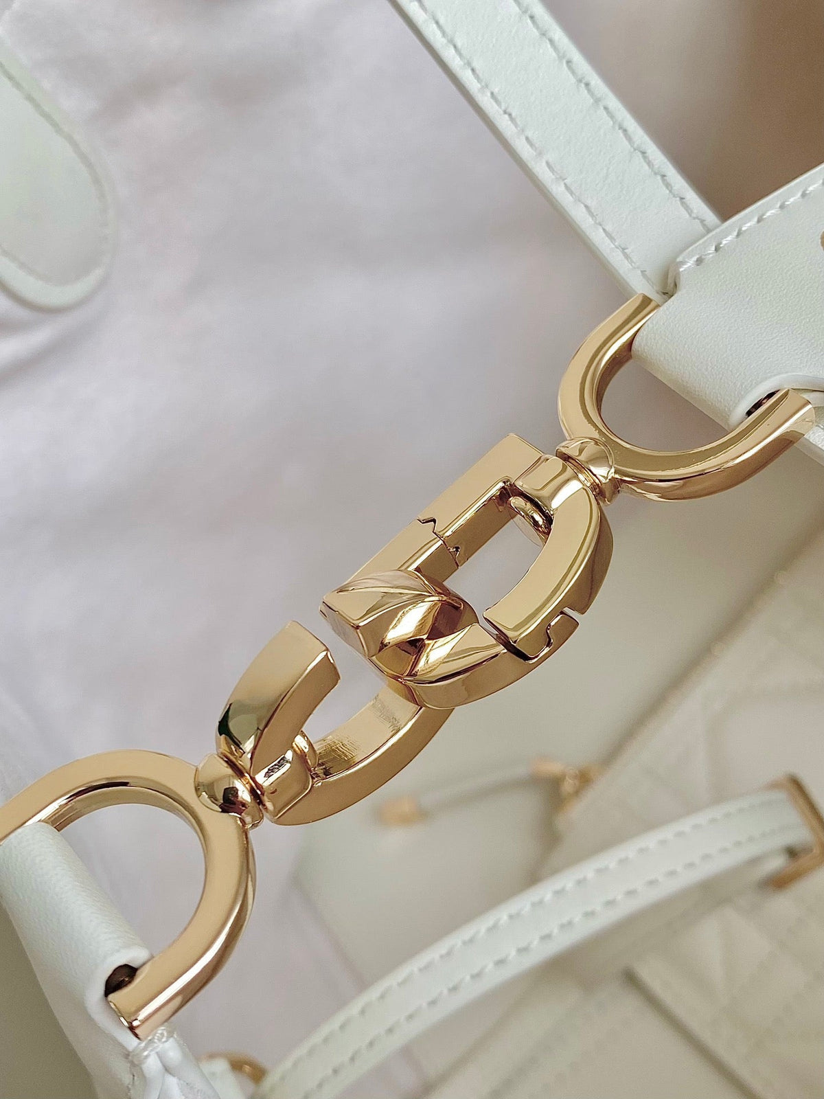 TOUJOURS 28 BAG IN MILK WHITE LAMBSKIN