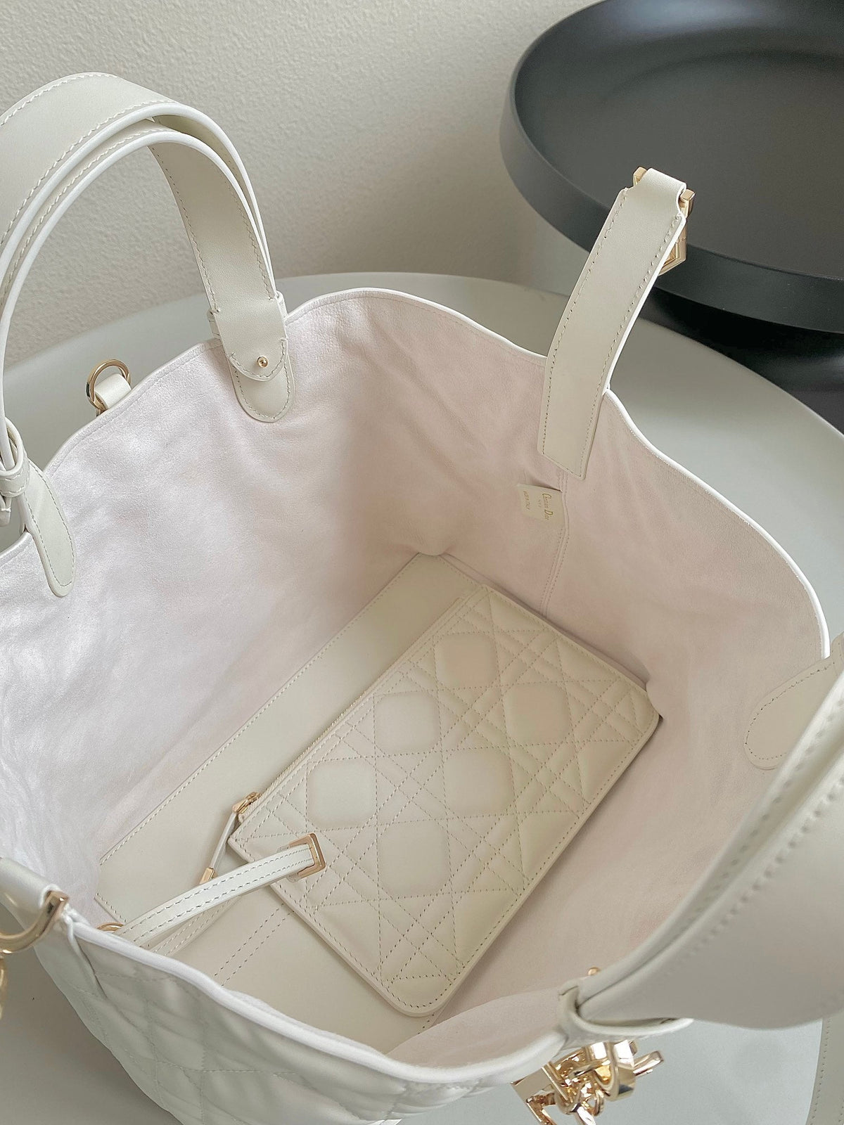 TOUJOURS 28 BAG IN MILK WHITE LAMBSKIN