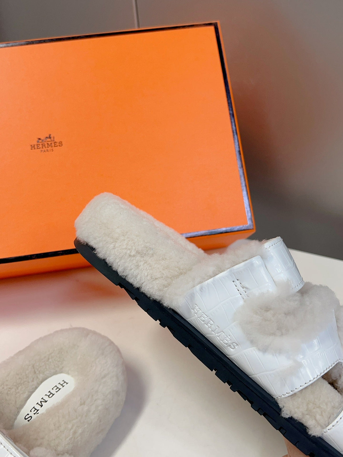 HM 26S SANDAL IN BEIGE WOOL AND WHITE CROCODILE PRINTED LEATHER