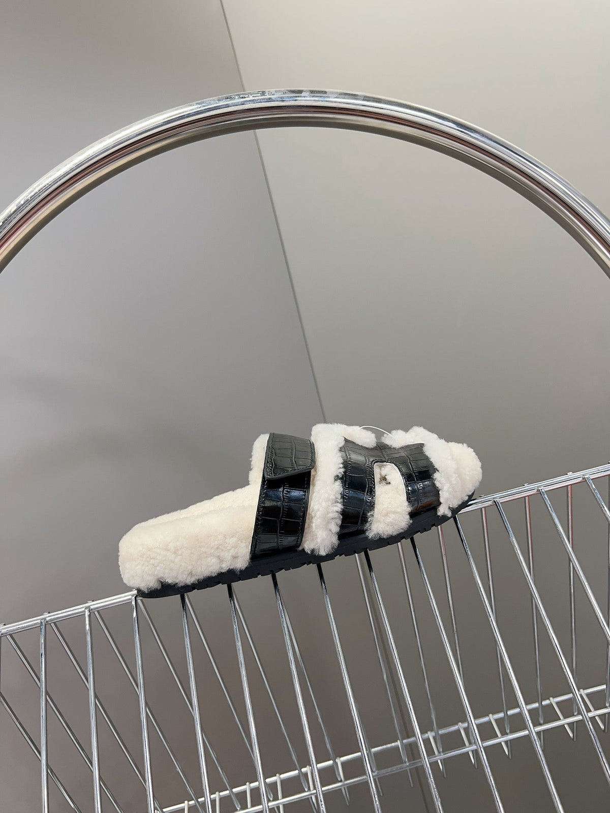 HM 26S SANDAL IN WHITE WOOL AND BLACK CROCODILE PRINTED LEATHER