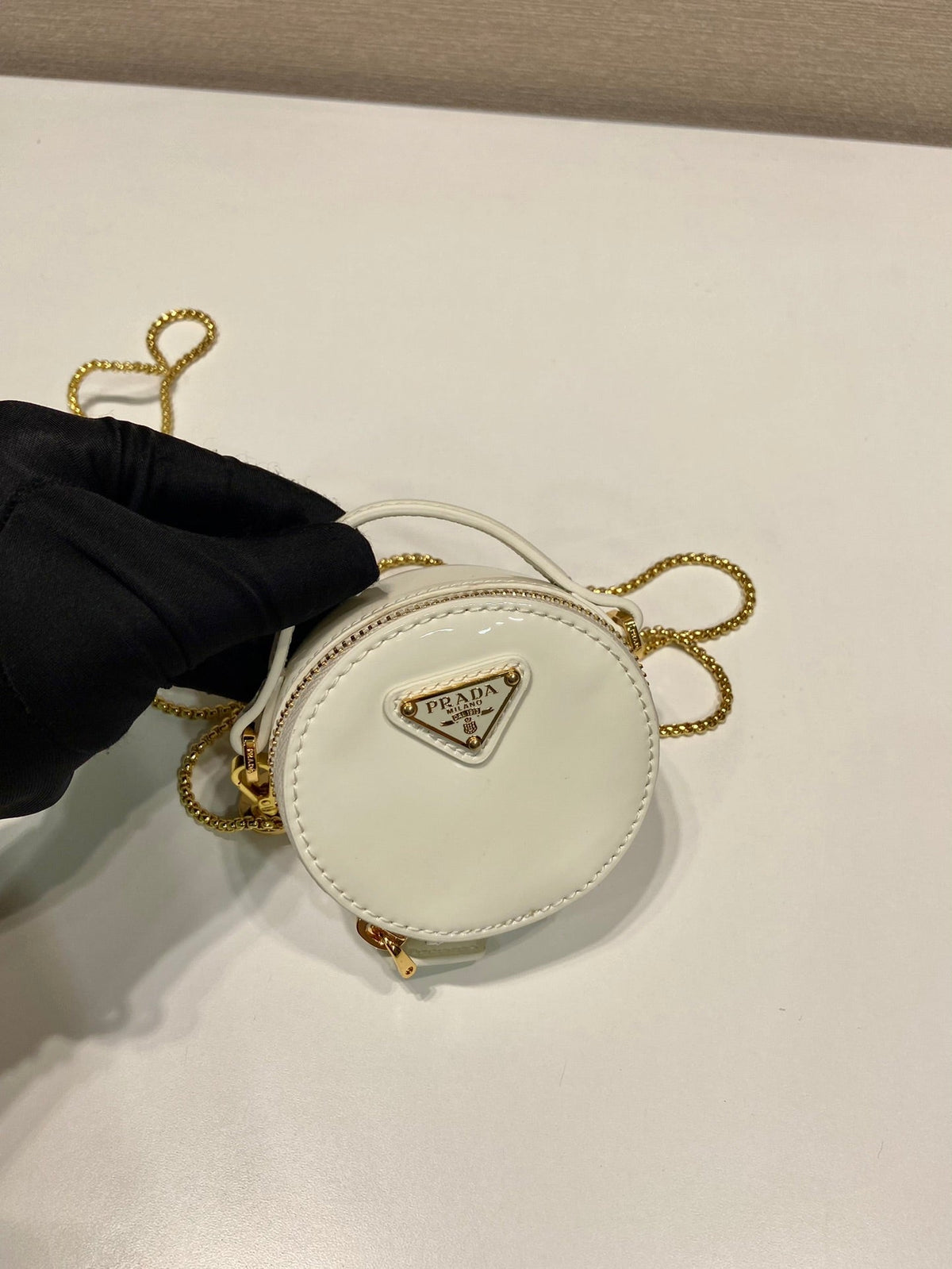 MINI ROUND BAG 8 IN WHITE GLOSSY CALFSKIN GOLD HARDWARE