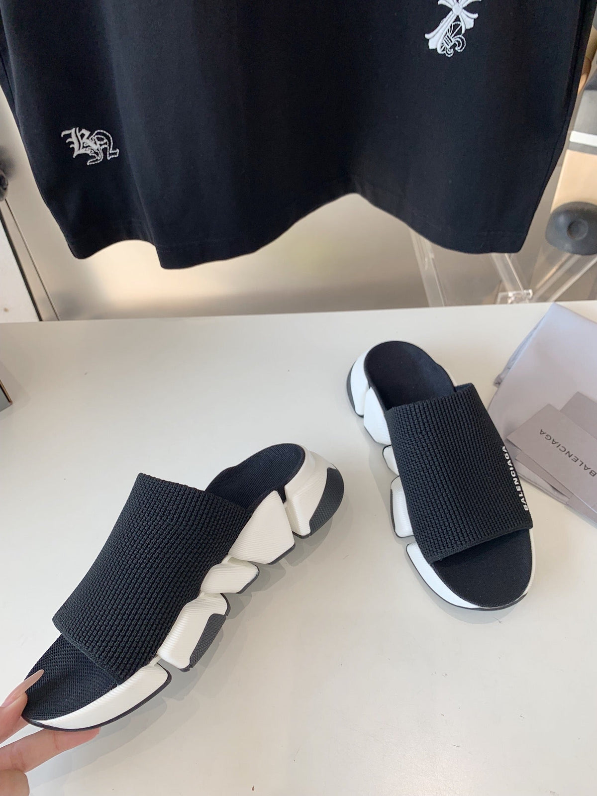 SPEED 2.0 SLIDE SANDAL IN BLACK RECYCLED KNIT AND WHITE SOLE
