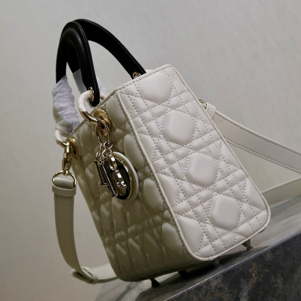 LADY BAG 20 IN WHITE QUILTED MACROCANNAGE CALFSKIN BLACK STRAP