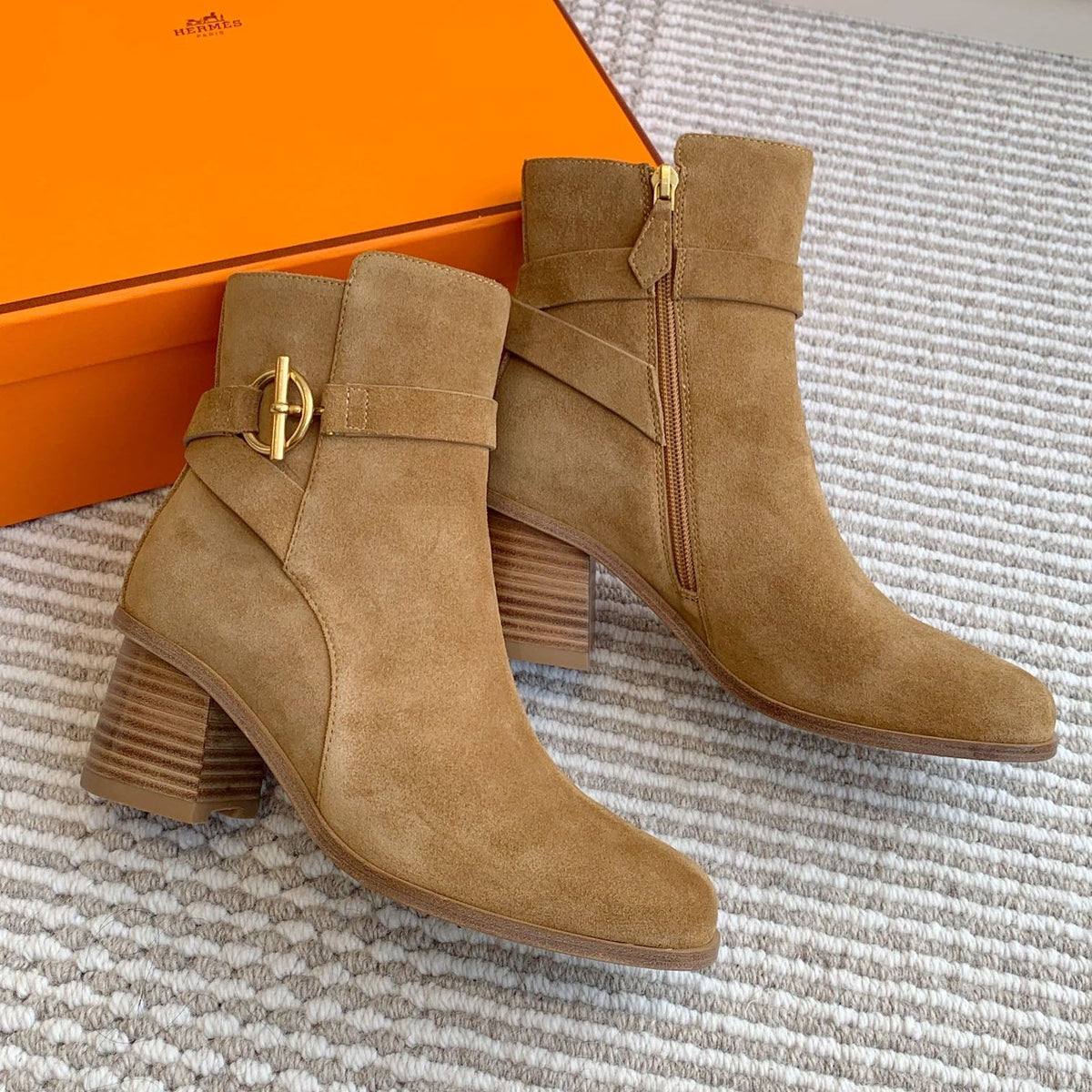 HM 25S ANKLE BOOTS 50 MM IN BROWN SUEDE WITH GOLD HARDWARE