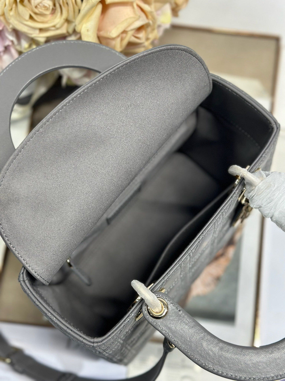 LADY SMALL BAG 24 IN GREY MACROCANNAGE LAMBSKIN GOLD HARDWARE
