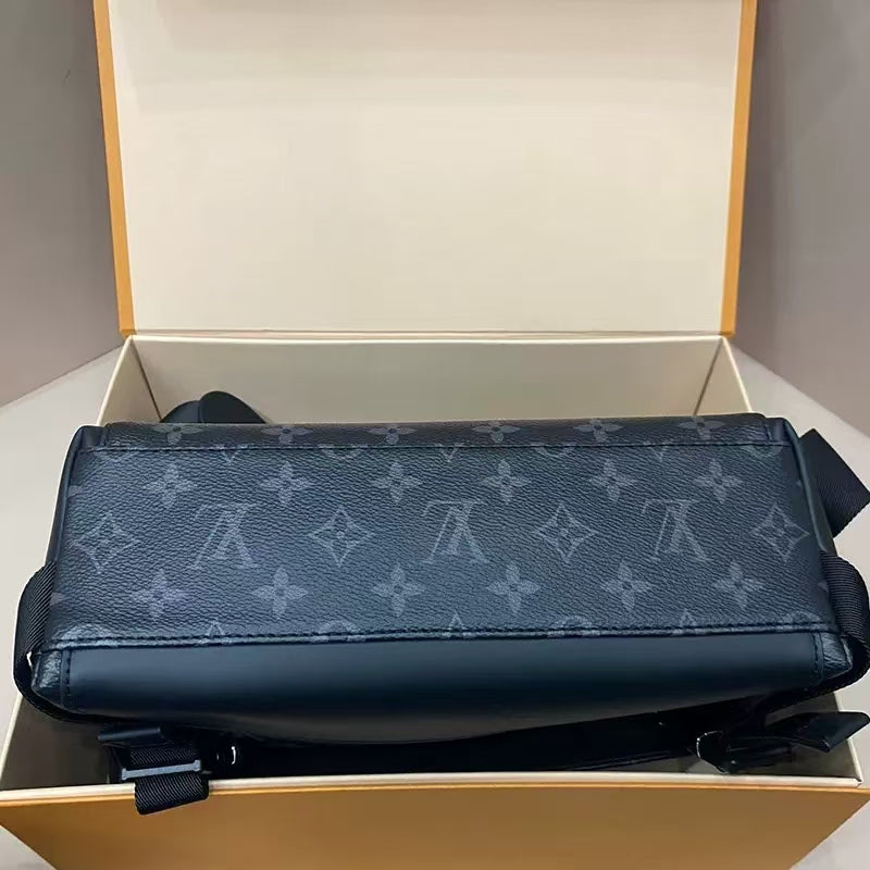 Fashionable and Trendy LV Messenger Bag