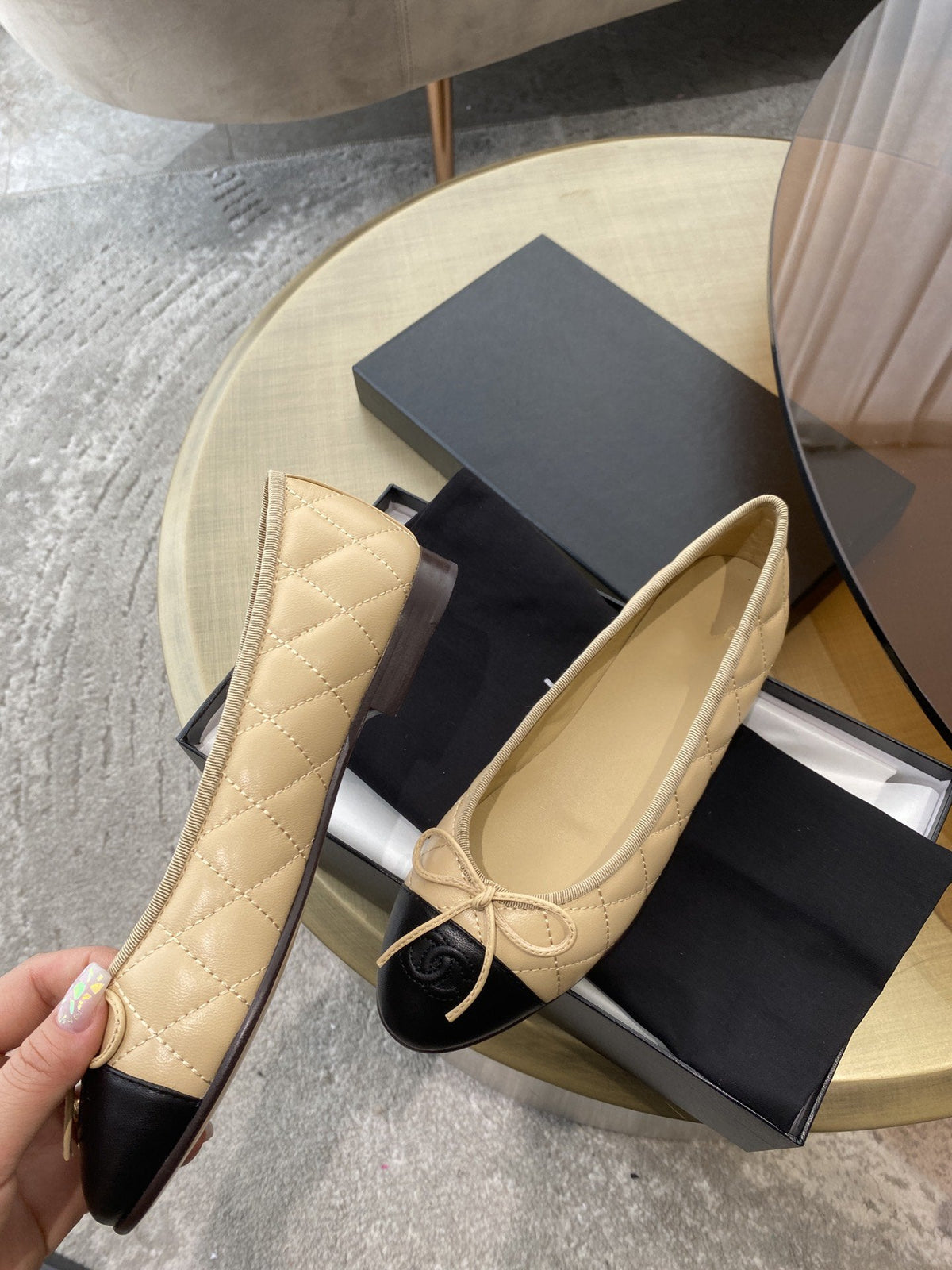 BALLET FLATS BEIGE BLACK QUILTED LAMBSKIN