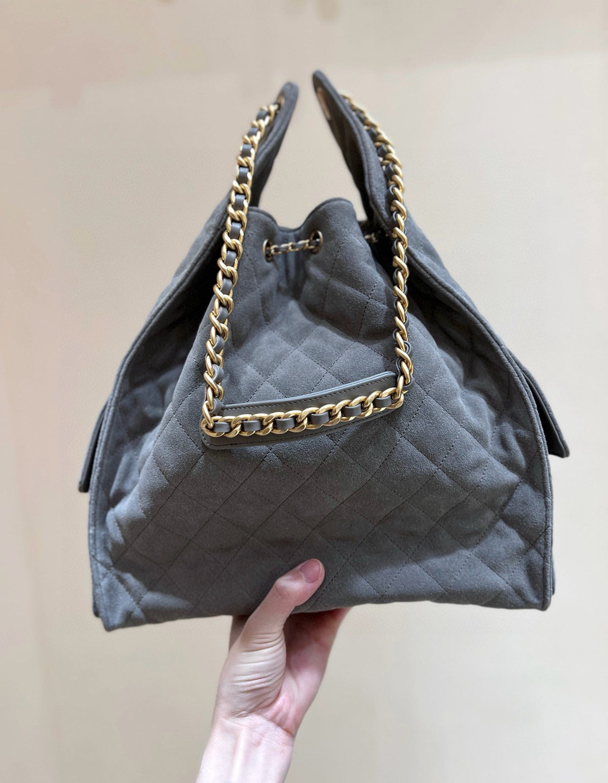 CC 25 HANDBAG IN GRAY 40 SUEDE CALFSKIN GOLD HARDWARE