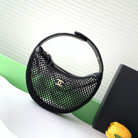 CC 25S POUCH IN BLACK LAMBSKIN WITH MESH GOLD HARDWARE