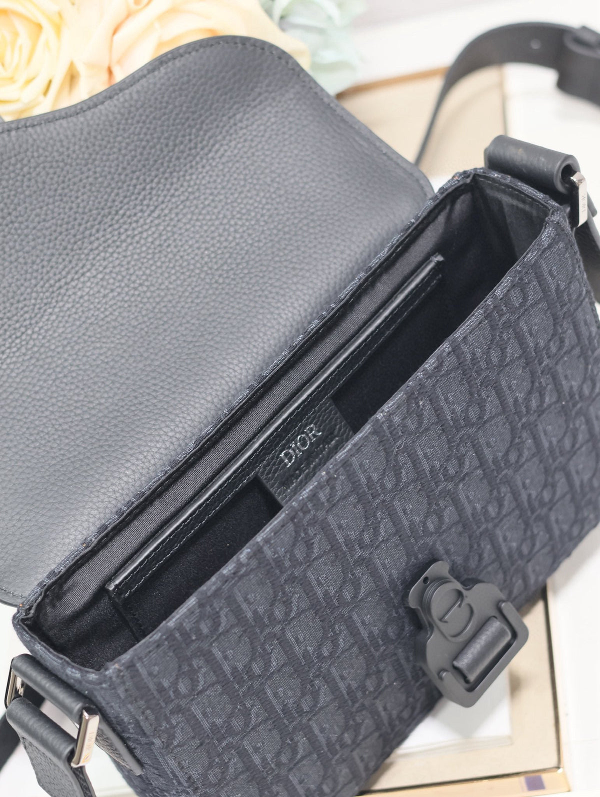 MEDIUM SADDLE MESSENGER BAG IN BLACK OBLIQUE JACQUARD AND BLACK GRAINED CALFSKIN