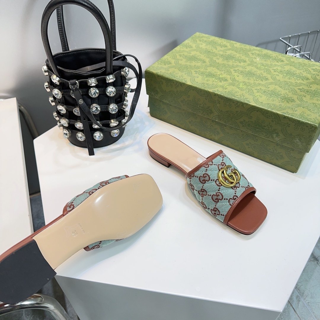 GG MATELASSÉ CANVAS SLIDES LIGHT GREEN