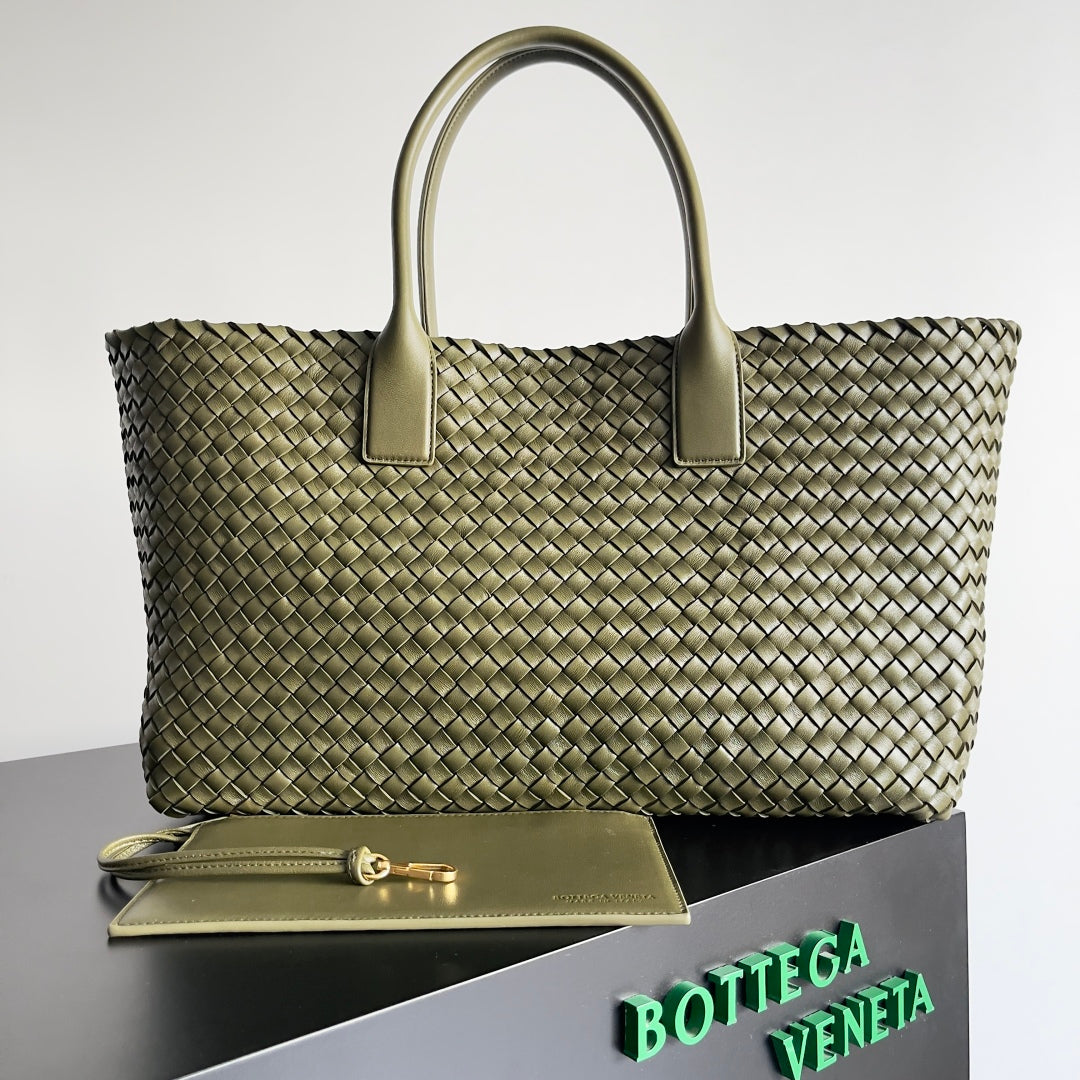 BOTTEGA VENETA 25S LARGE CABAT BAG 51 IN ARMY GREEN CALFSKIN GOLD HARDWARE