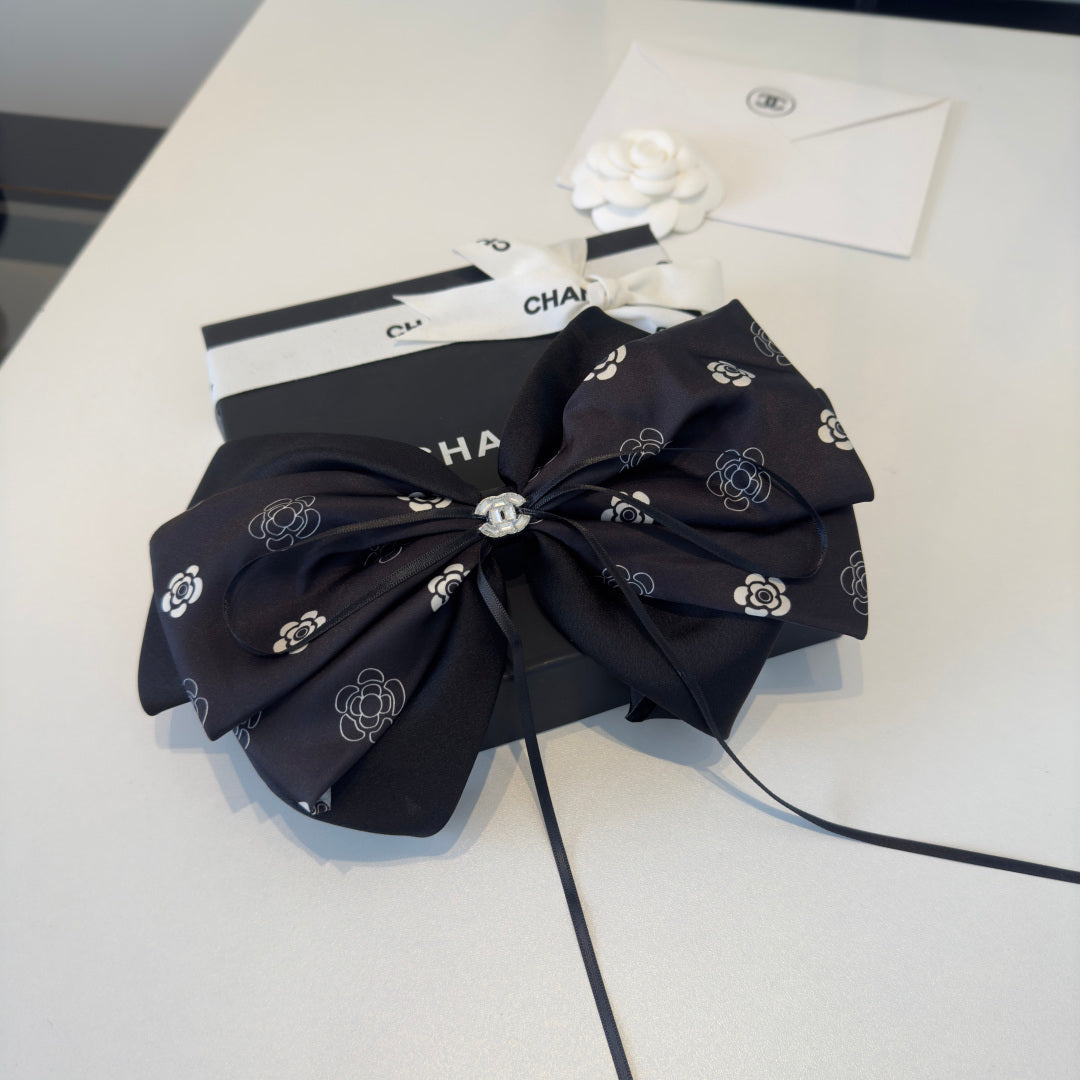 CHANEL 26S BOW HAIR CLIP IN BLACK SATIN 503133