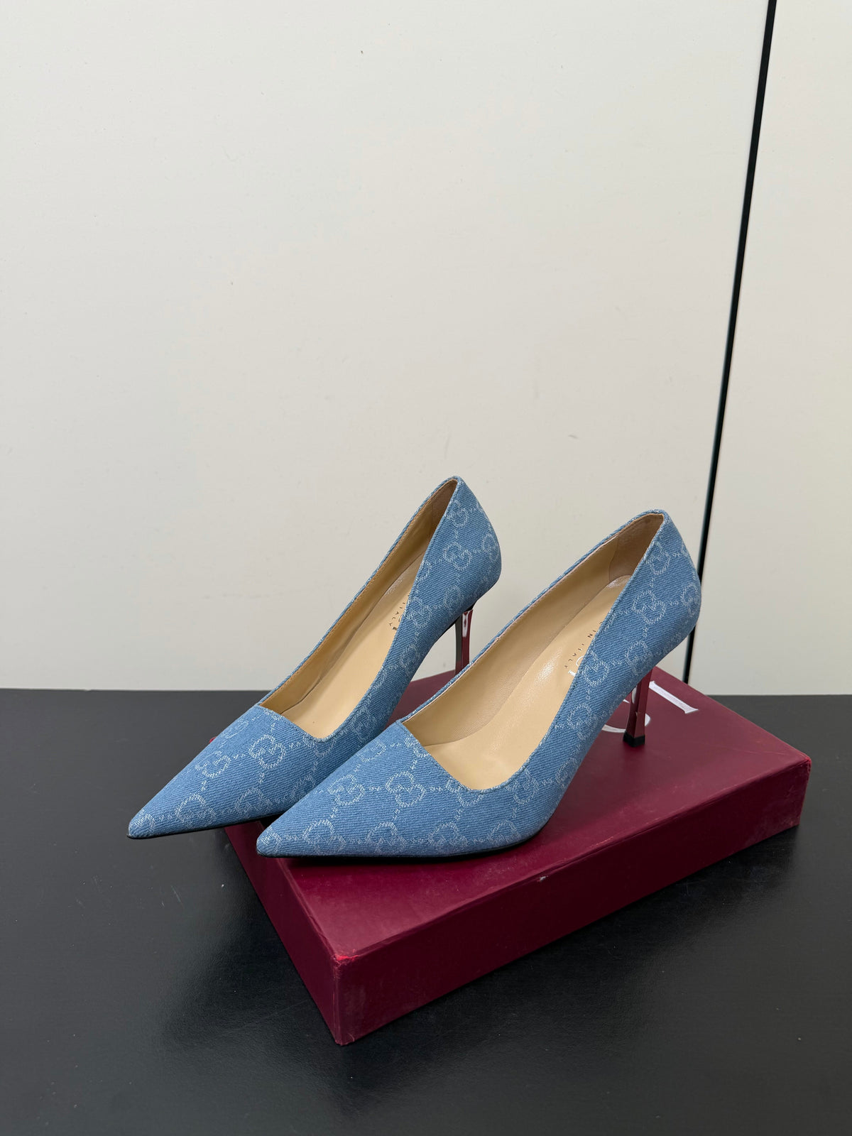 GUCCI 26S POINTED TOE PUMPS 85MM IN LIGHT BLUE DENIM GG MONOGRAM