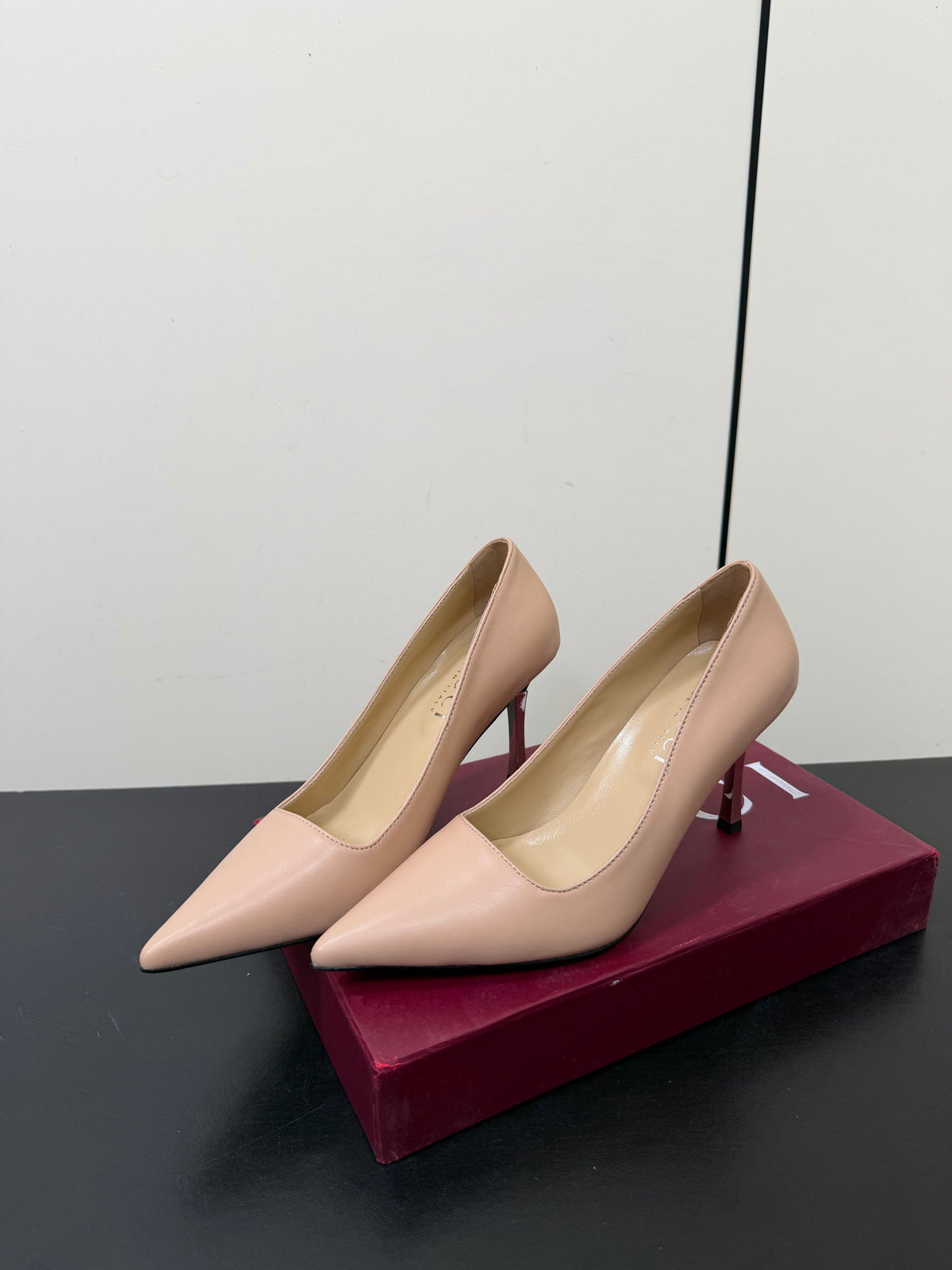 GUCCI 26S POINTED TOE PUMPS 85MM IN NUDE BEIGE CALFSKIN