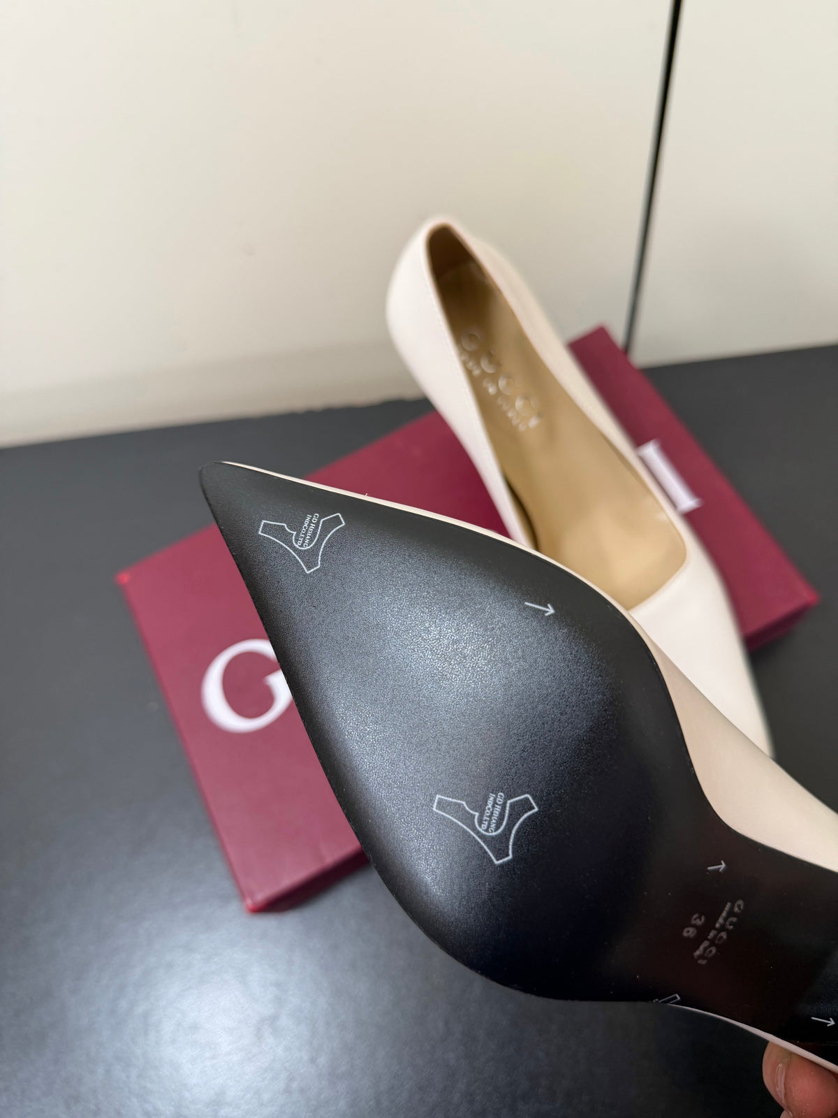 GUCCI 26S POINTED TOE PUMPS 85MM IN WHITE CALFSKIN