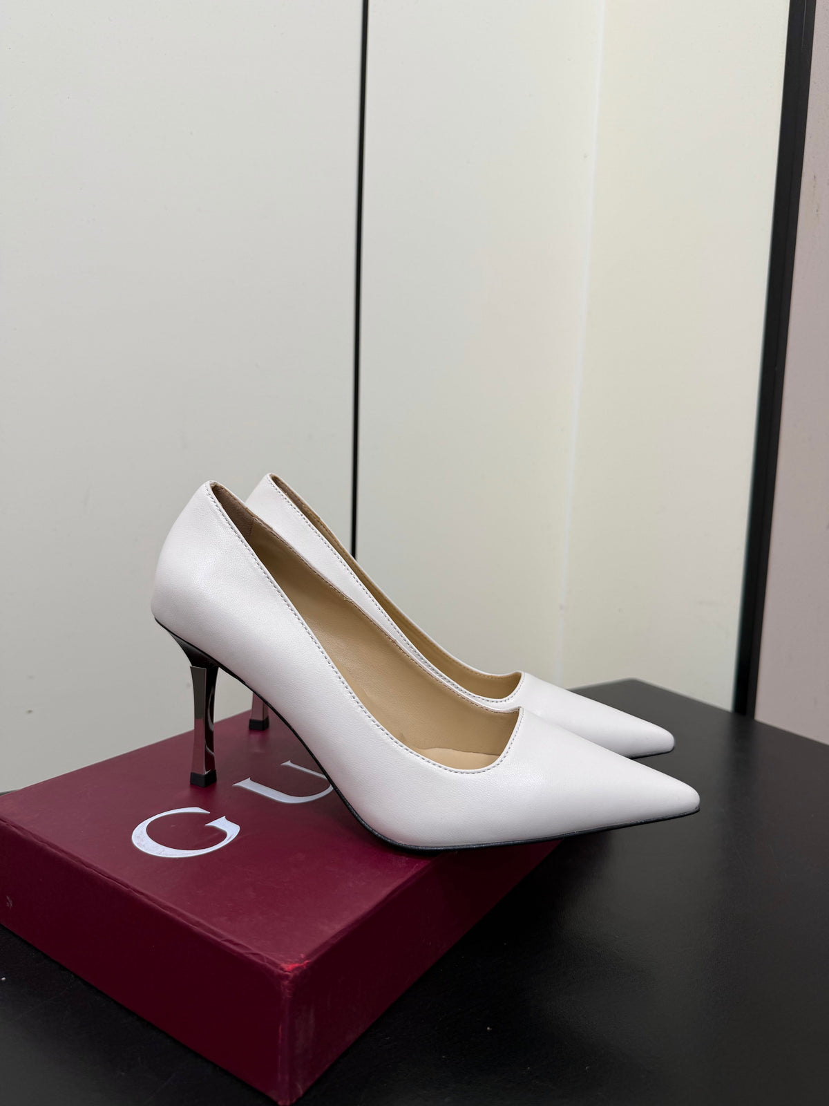GUCCI 26S POINTED TOE PUMPS 85MM IN WHITE CALFSKIN
