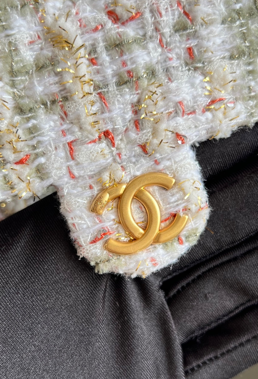 CHANEL 25S HOBO BAG 40 IN MULTICOLOR TWEED WITH GOLD HARDWARE