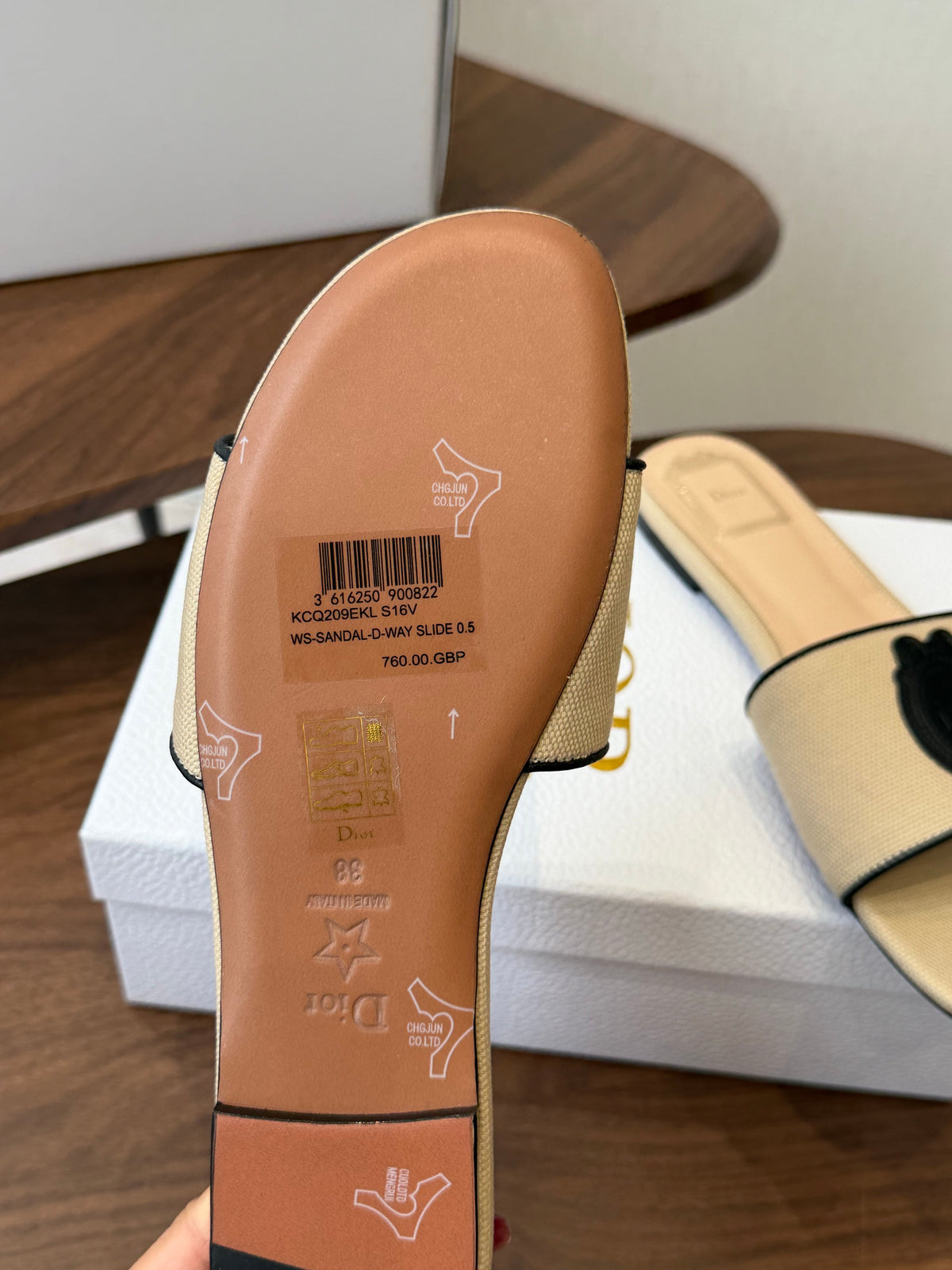 DIOR 26S D-BADGE FLAT SLIDE SANDALS IN BEIGE CANVAS AND BLACK CALFSKIN