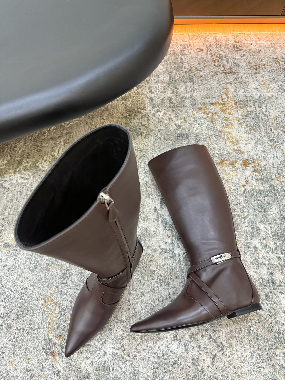 HM 26S FLAT KNEE-HIGH BOOTS IN DARK BROWN CALFSKIN