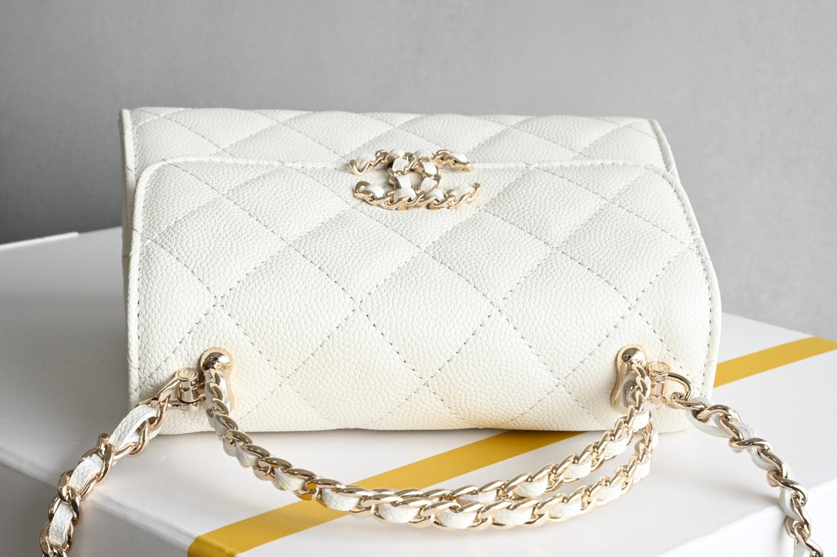 CHANEL 25S KELLY 14.5 CM IN WHITE LAMBSKIN