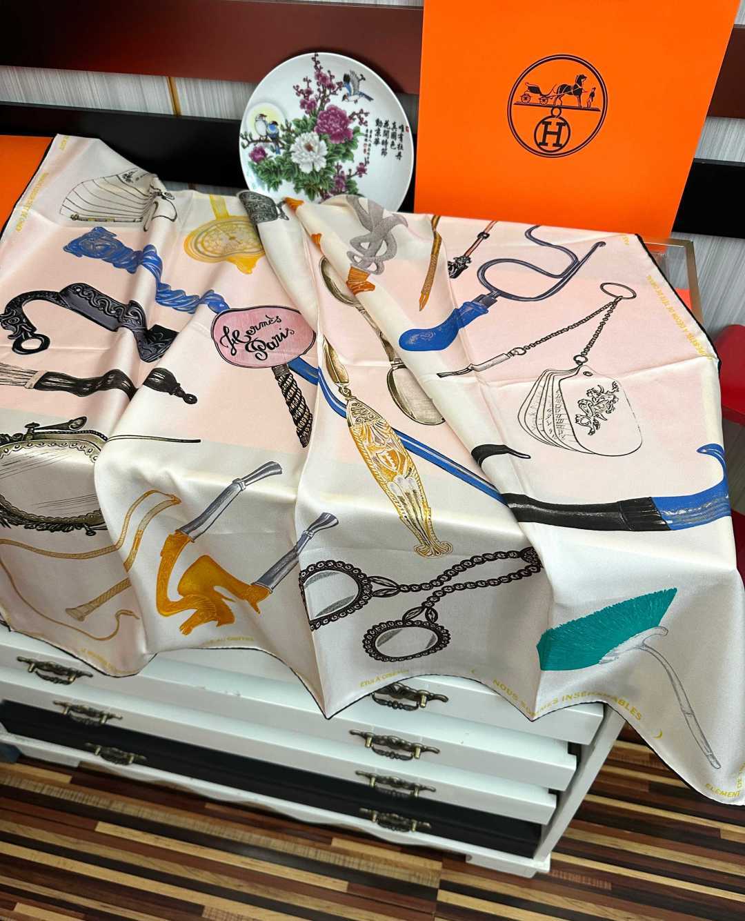 HERMES 26S SCARF 90 IN SILK 492532
